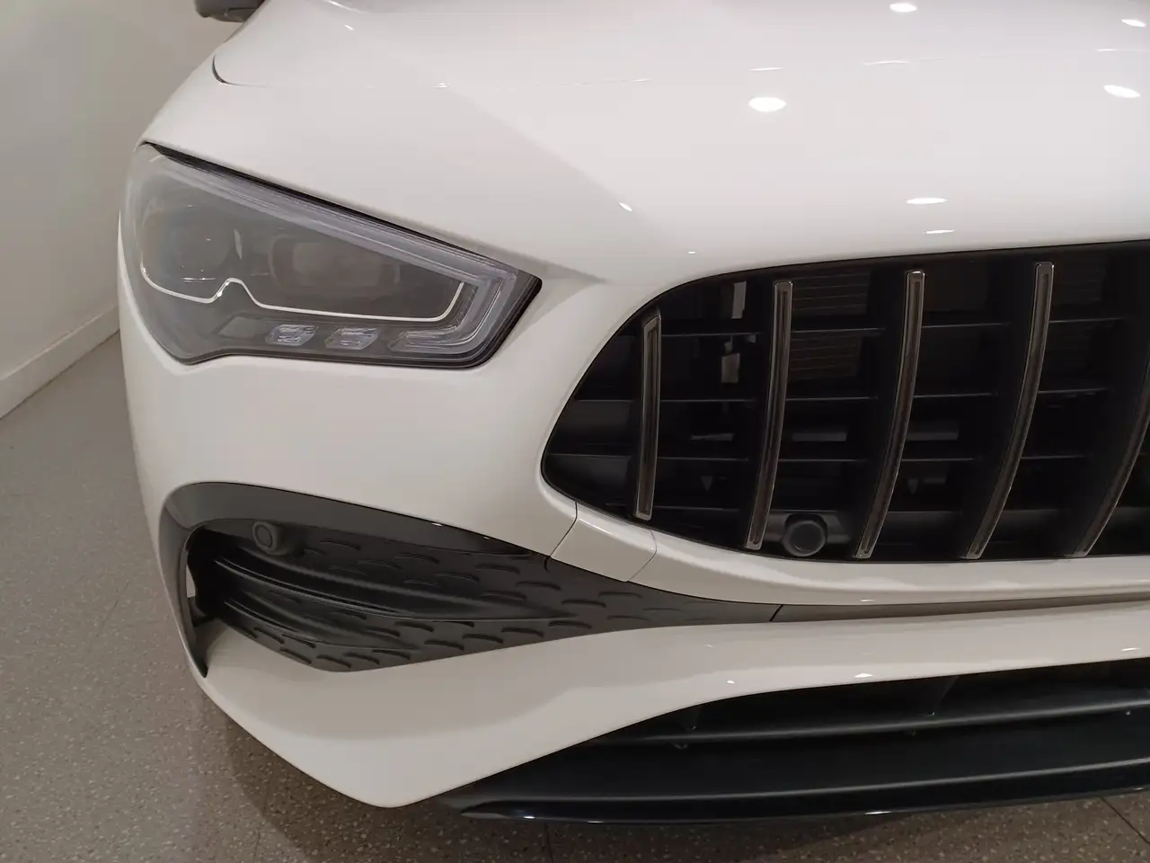 Mercedes-Benz CLA снимка Mercedes-Benz CLA