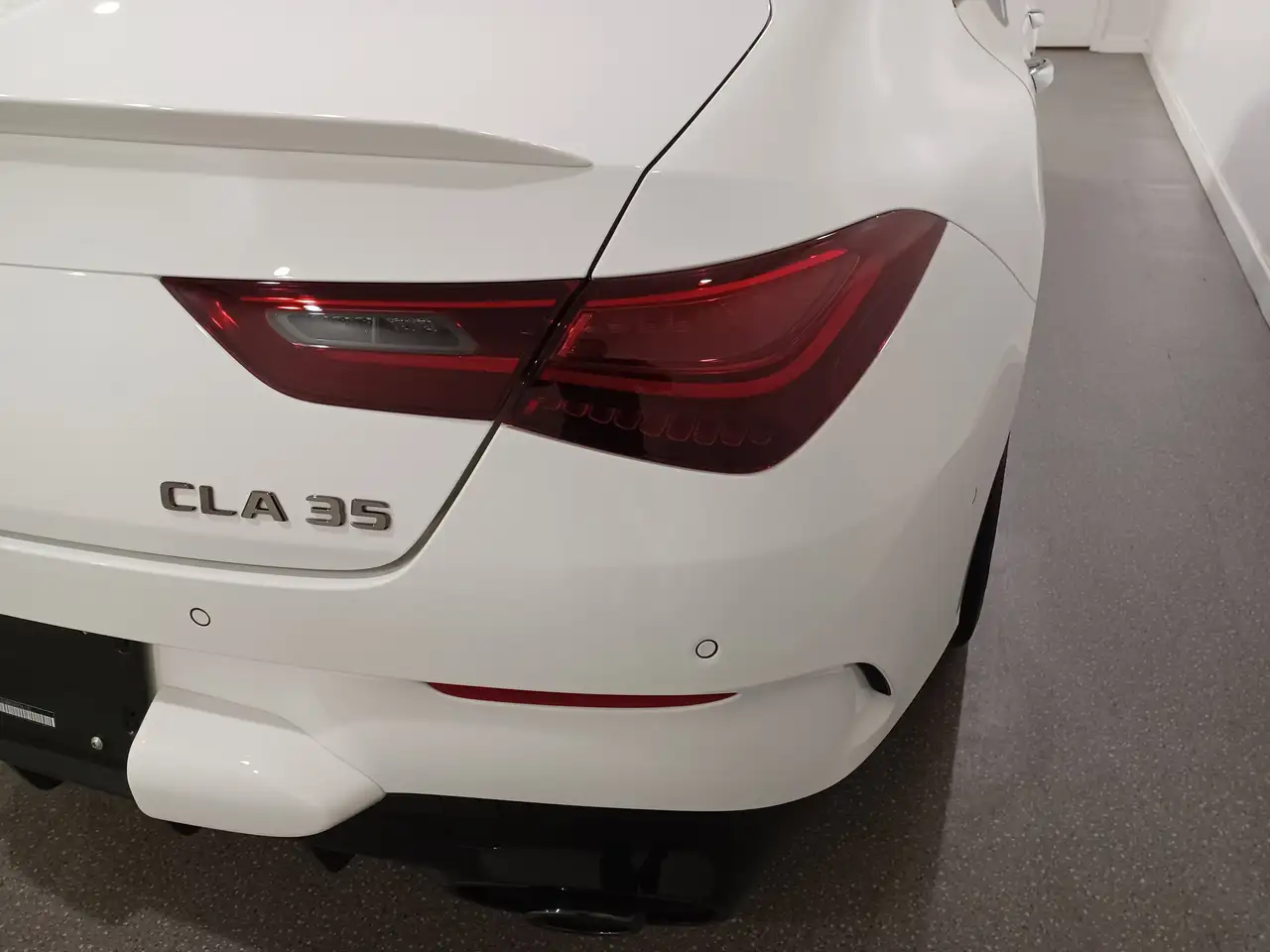 Mercedes-Benz CLA снимка Mercedes-Benz CLA