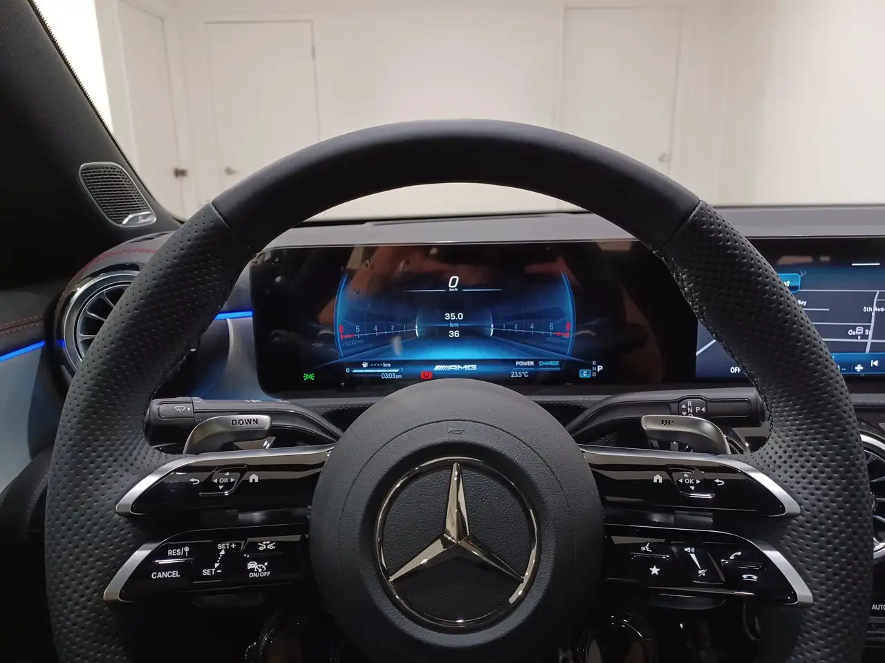 Mercedes-Benz CLA снимка Mercedes-Benz CLA
