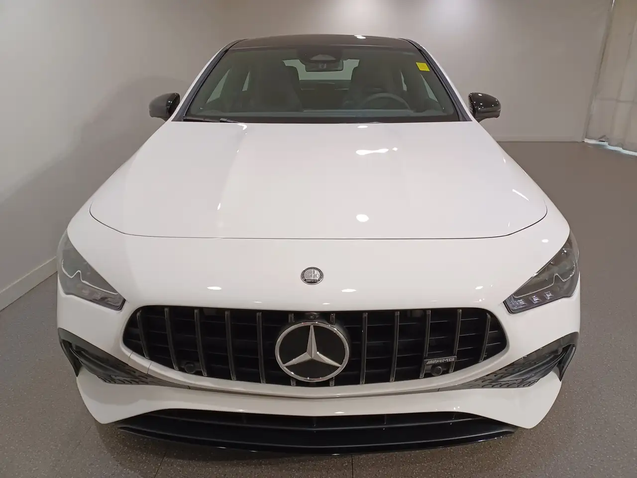 Mercedes-Benz CLA снимка Mercedes-Benz CLA