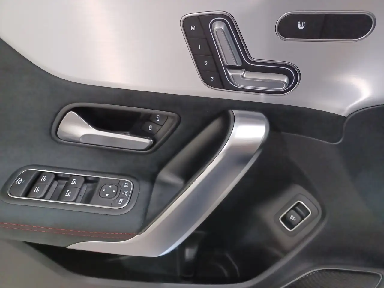 Mercedes-Benz CLA снимка Mercedes-Benz CLA