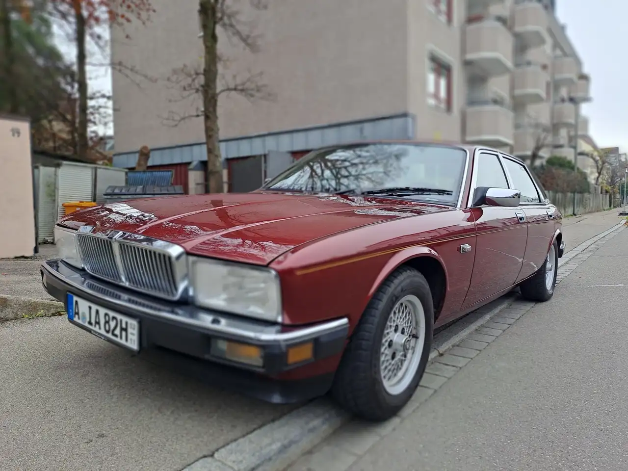 Jaguar XJ40