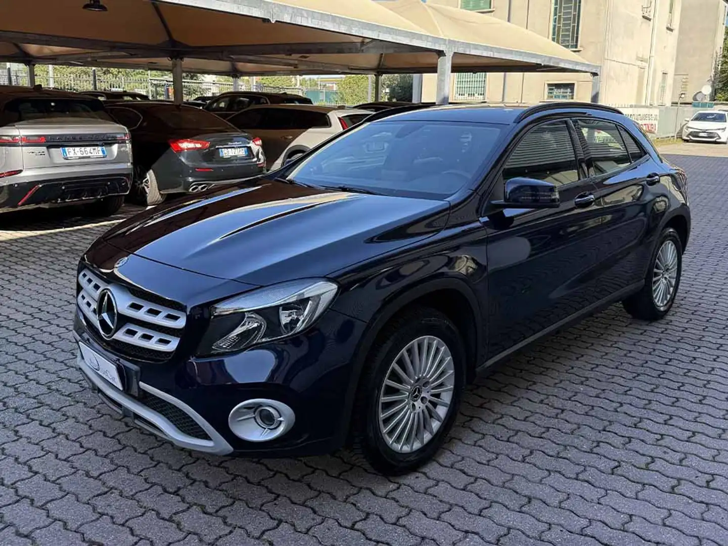 Mercedes-Benz GLA 180 d SPORT TELECAMERA NAVIGATORE SEDILI SPORTIVI Blau - 1