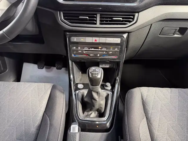 Volkswagen T-Cross view 13