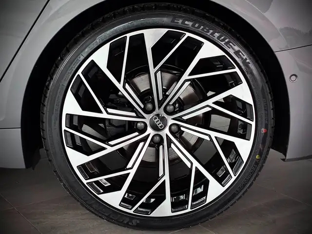 Audi A6 view 11