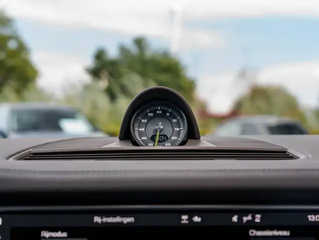 Porsche Panamera view 13