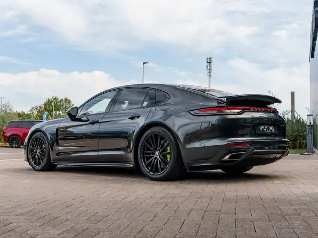 Porsche Panamera view 3