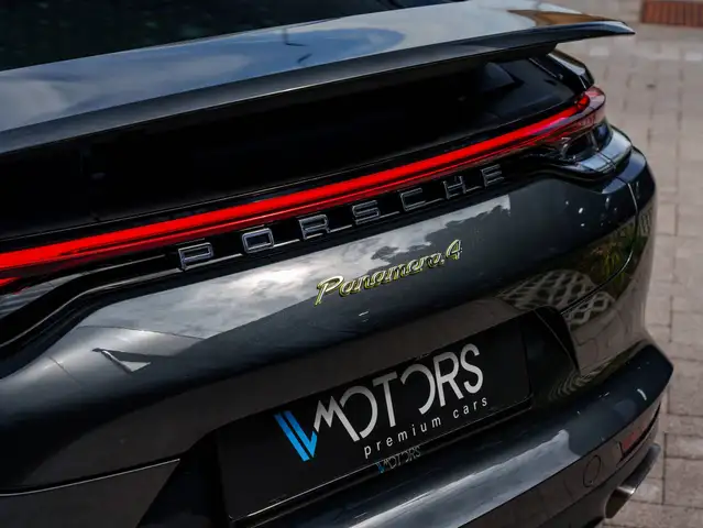 Porsche Panamera view 7