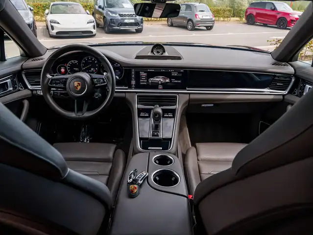 Porsche Panamera view 11