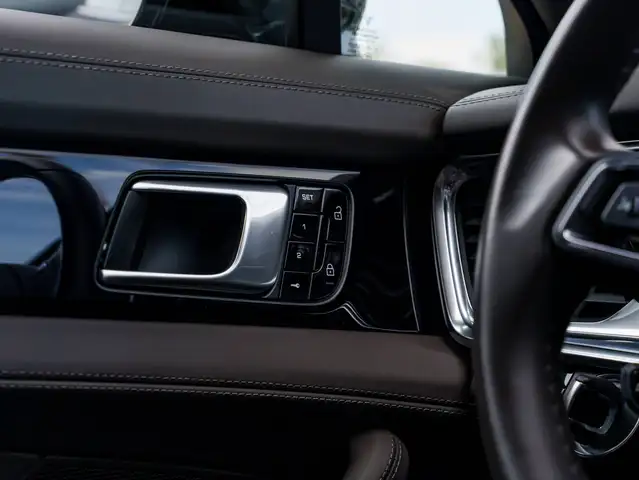 Porsche Panamera view 10