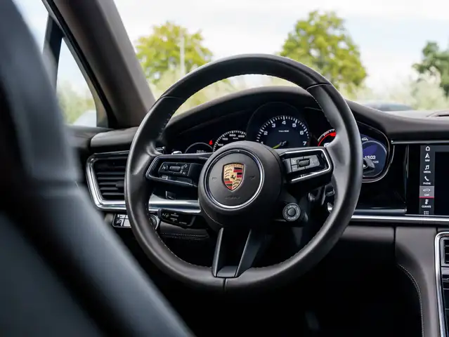Porsche Panamera view 8