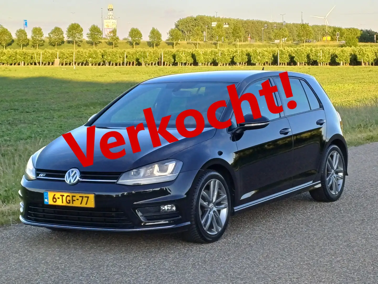 Volkswagen Golf 1.4 TSI Highline /R-Line/NL/Lage KM ! /Xenon/Clima Zwart - 1
