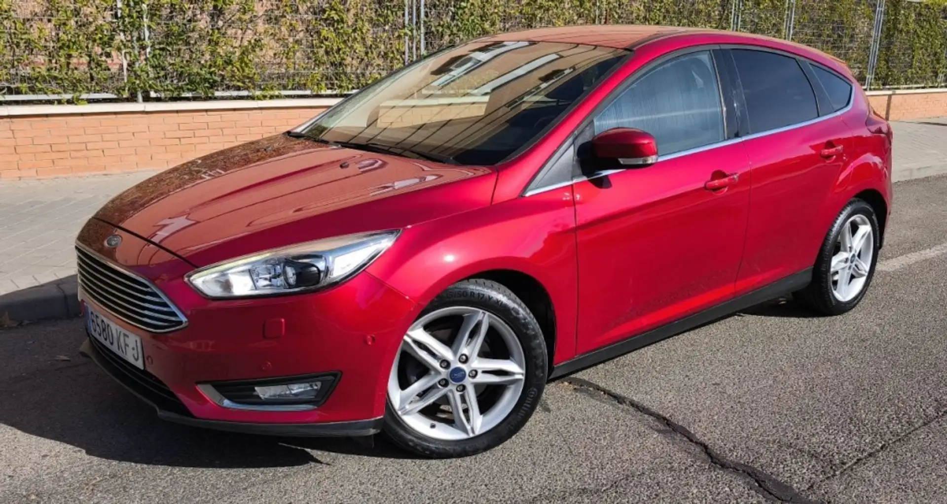Ford Focus 1.5TDCi Titanium PS 120 Rouge - 2