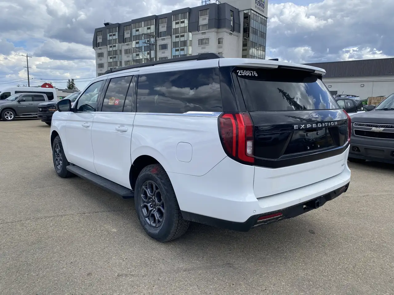 Ford Expedition снимка Ford Expedition