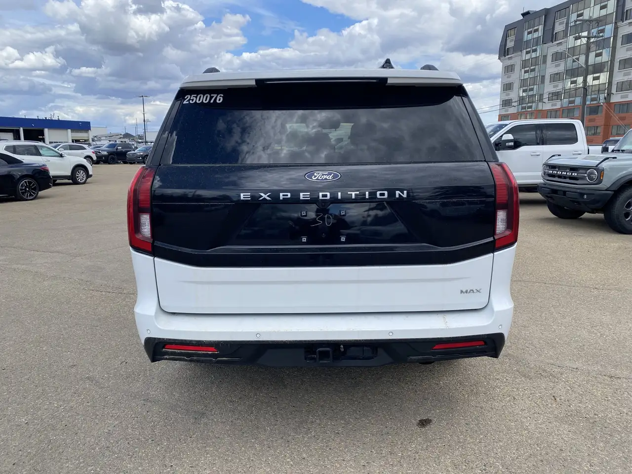 Ford Expedition снимка Ford Expedition