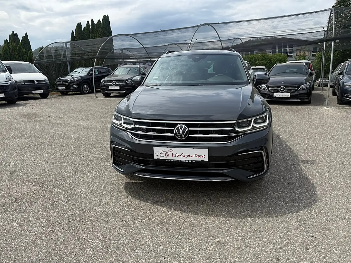 Volkswagen Tiguan 2,0 TDI 4Motion R-Line DSG Grau - 2