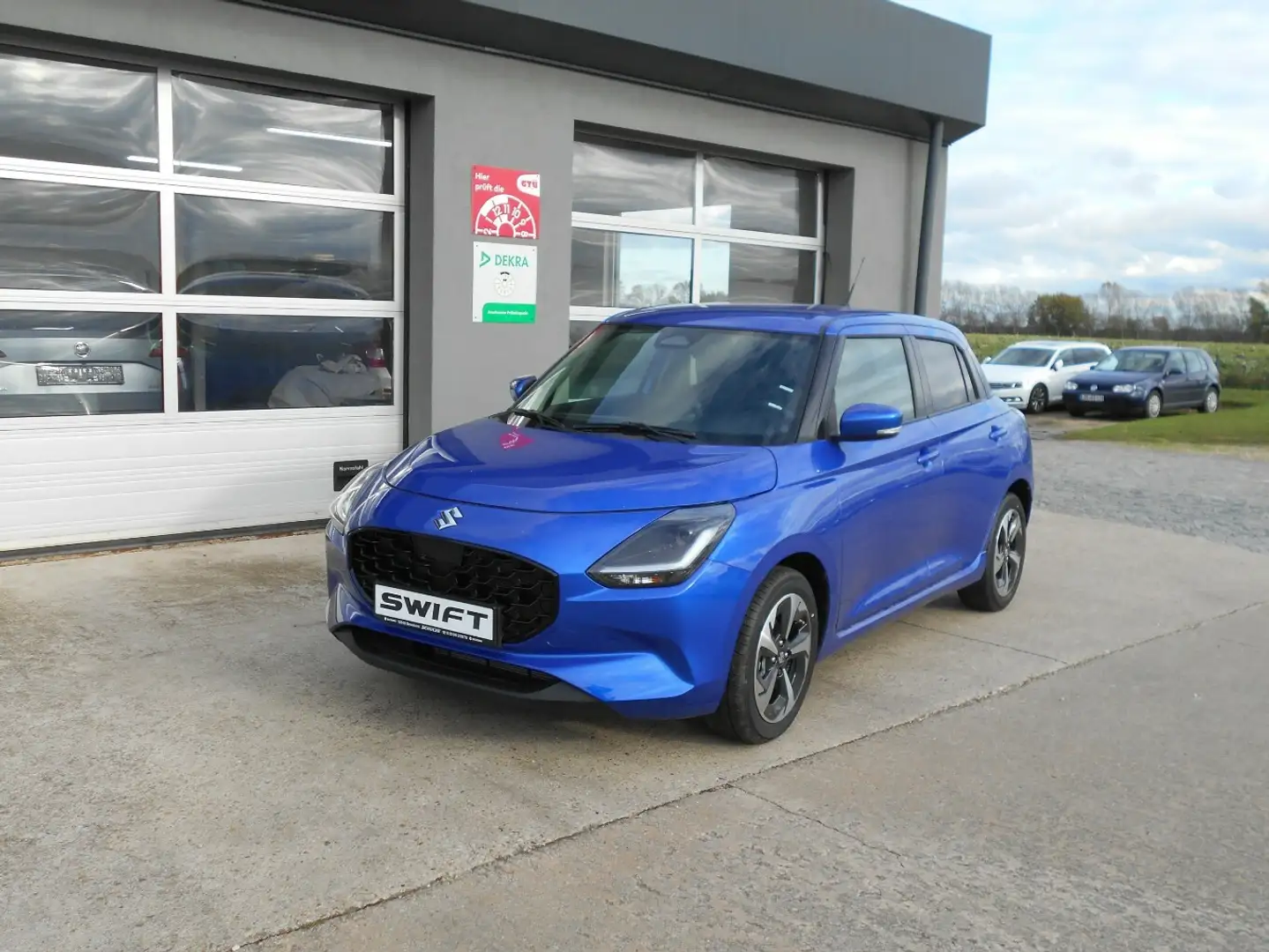 Suzuki Swift 1.2 Dualjet Hybrid Comfort+ Automatik Azul - 1