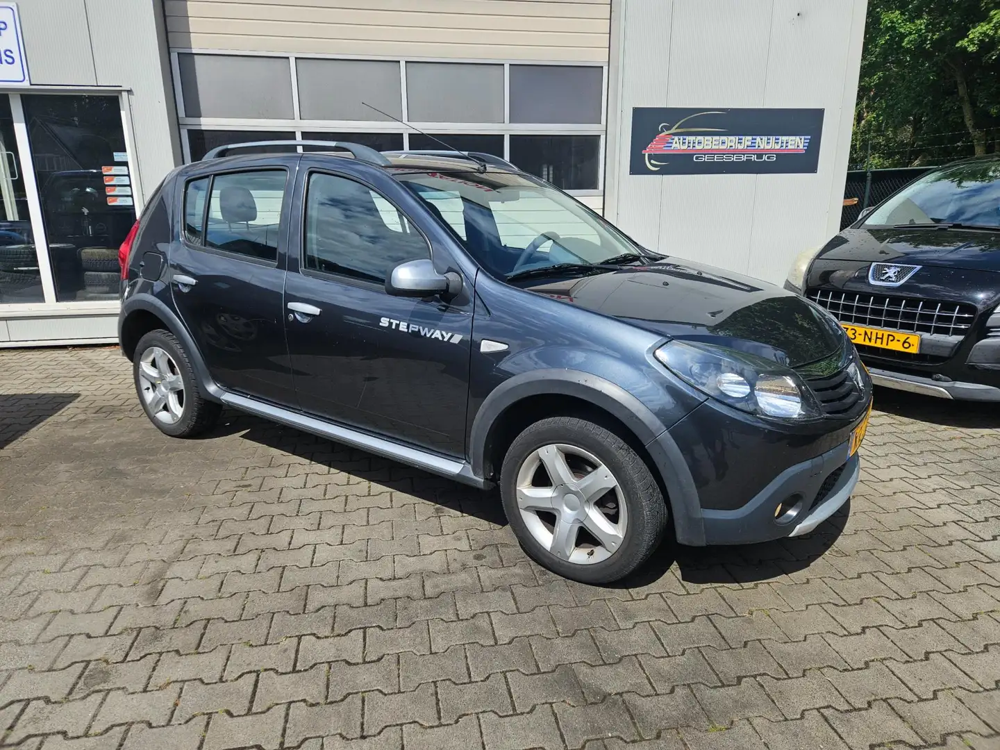 Dacia Sandero 1.6 Stepway AIRCO Grau - 2