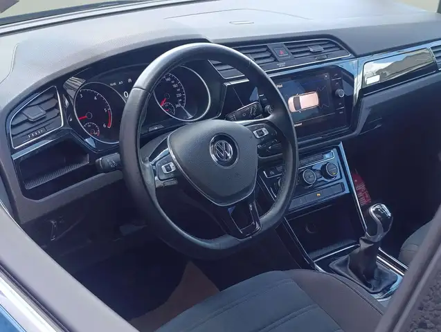 Volkswagen Touran view 13