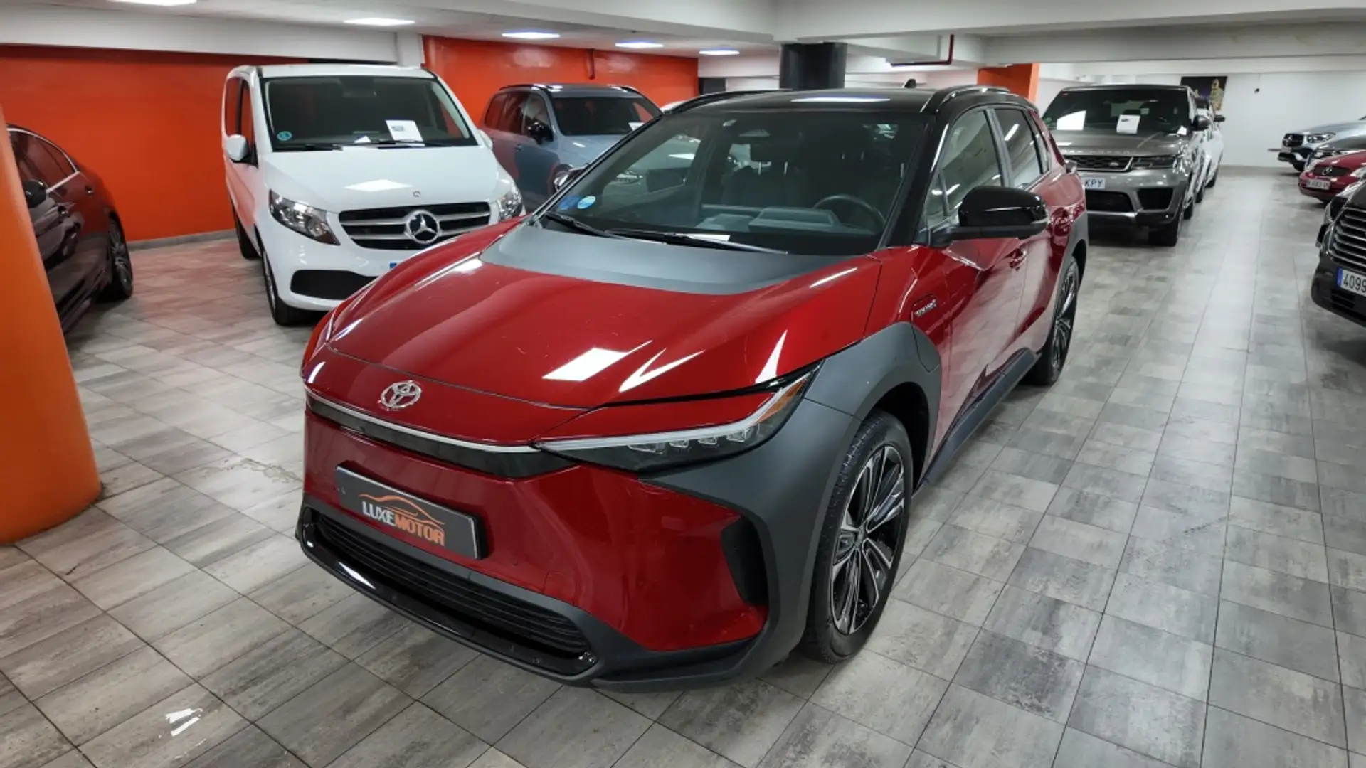 Toyota bZ4X 200E 4X2 Style Plus Rojo - 1