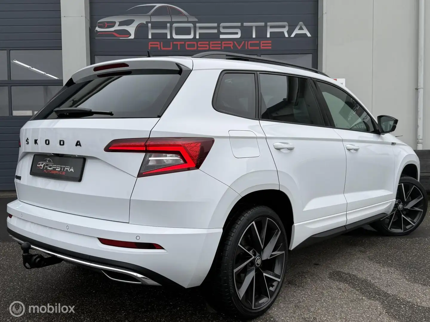 Skoda Karoq 1.5 TSI ACT Sportline Pano Canton-sound Winterpack Weiß - 2