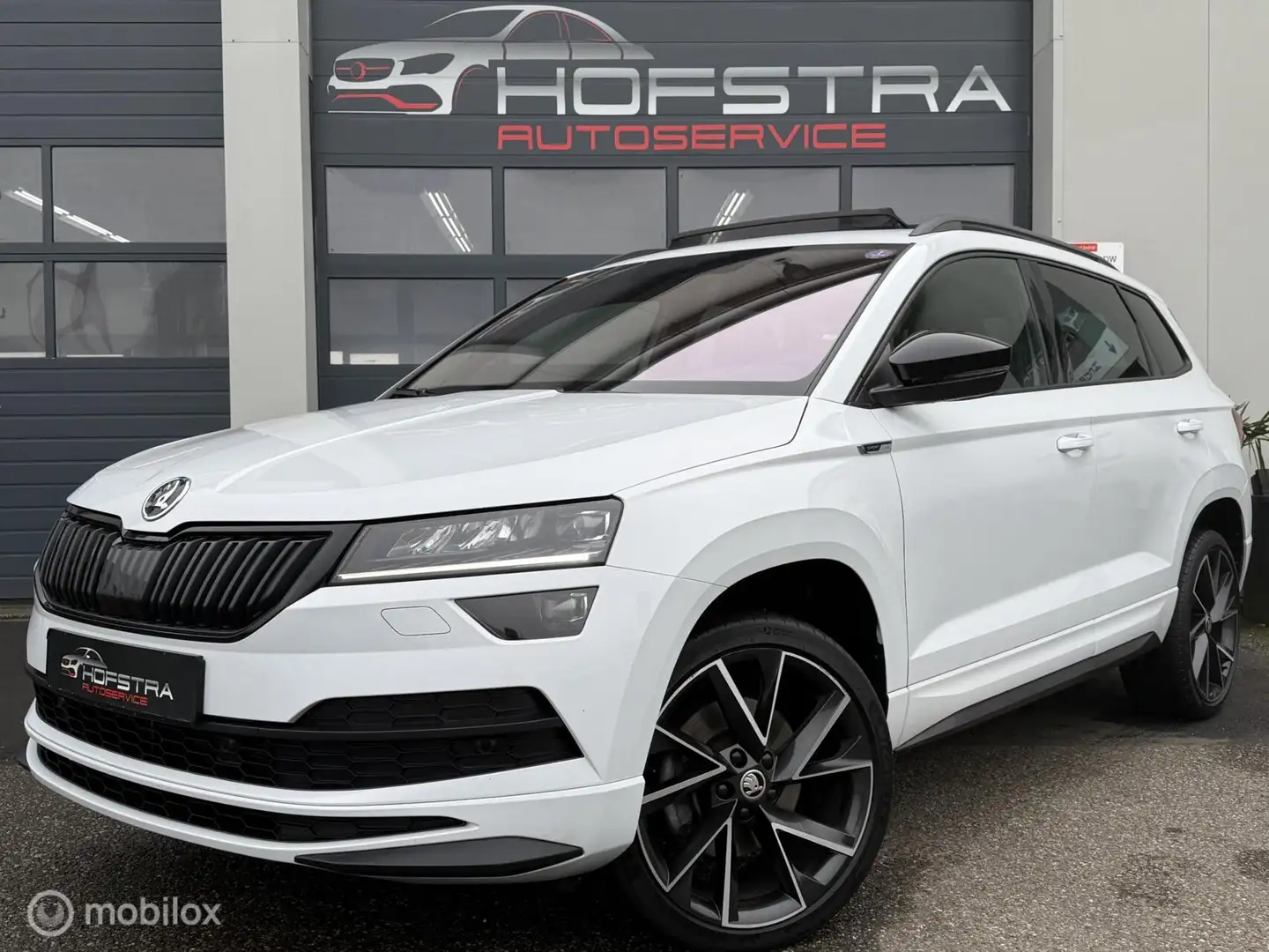 Skoda Karoq 1.5 TSI ACT Sportline Pano Canton-sound Winterpack Weiß - 1