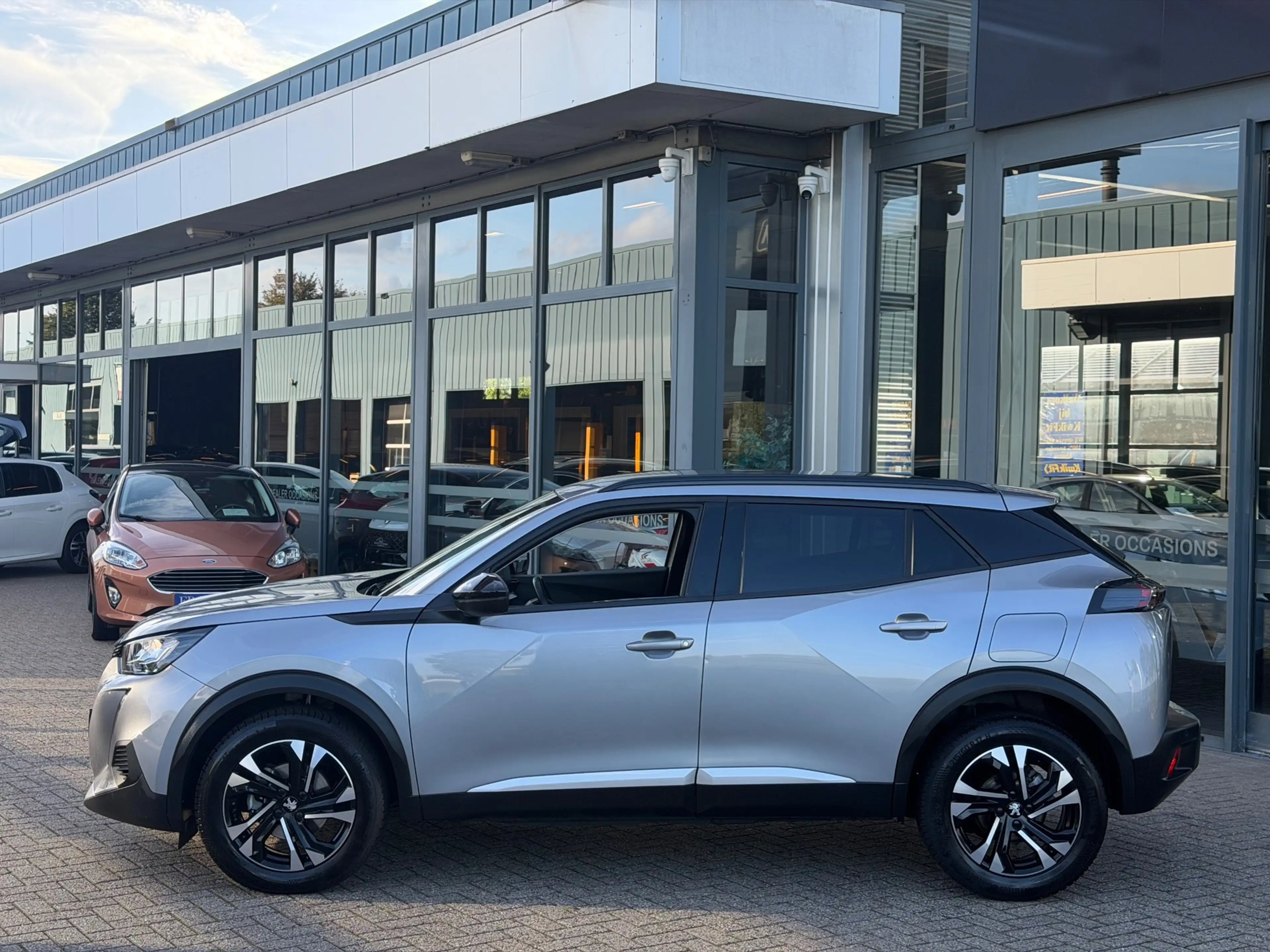 Peugeot 2008 1.2 PureTech Allure Pack Airco Lmv Cruise Navi Cam — photo 4