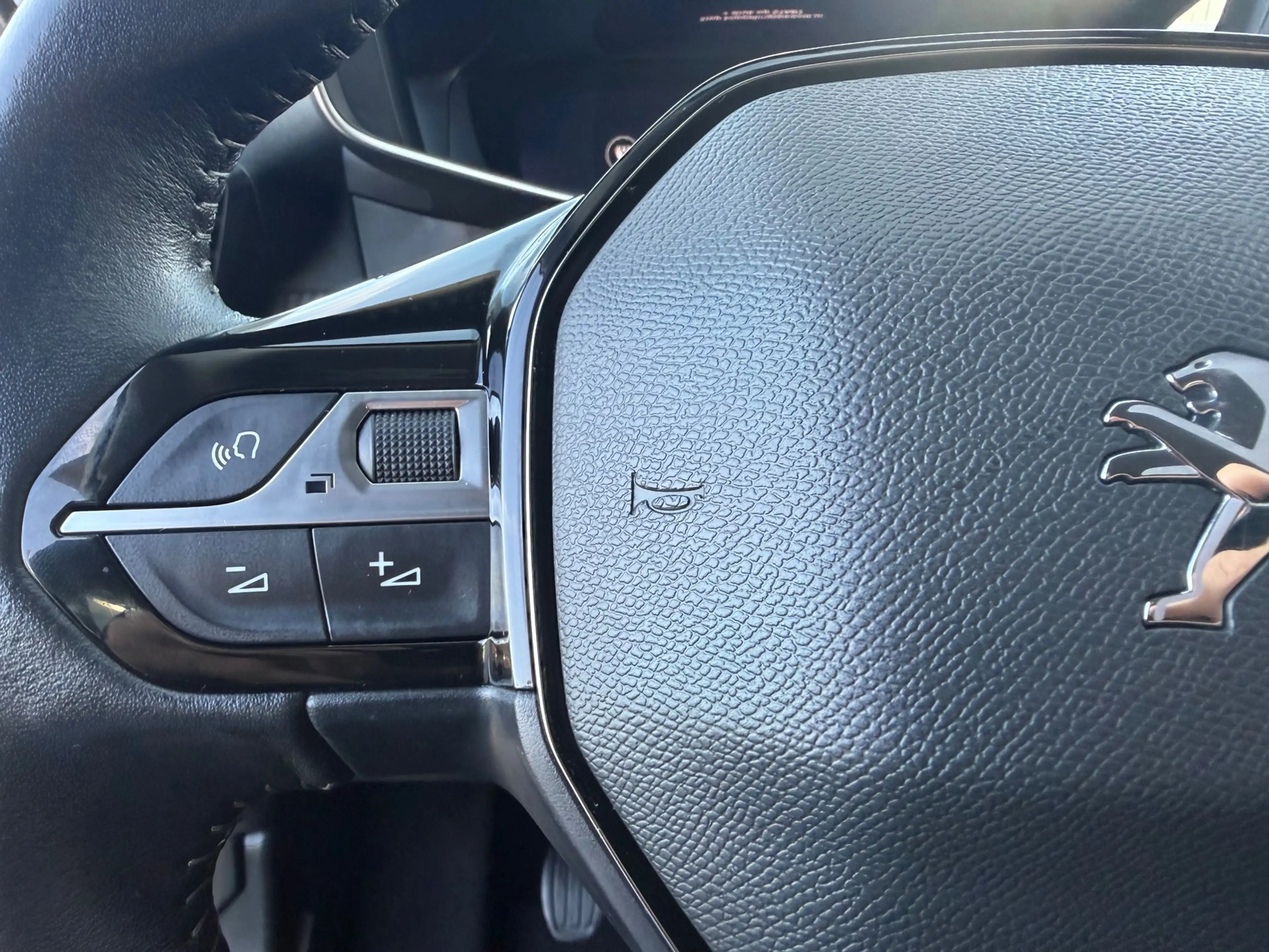Peugeot 2008 1.2 PureTech Allure Pack Airco Lmv Cruise Navi Cam — photo 6