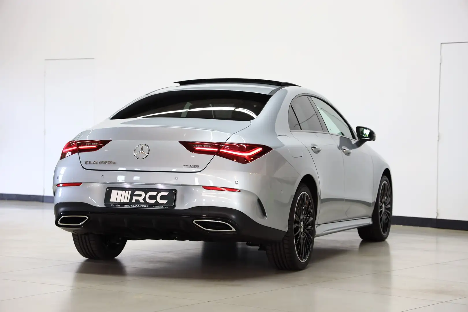 Mercedes-Benz CLA 250 e Coupé AMG Night 19" PANORAMA Distronic Burmester Argent - 2