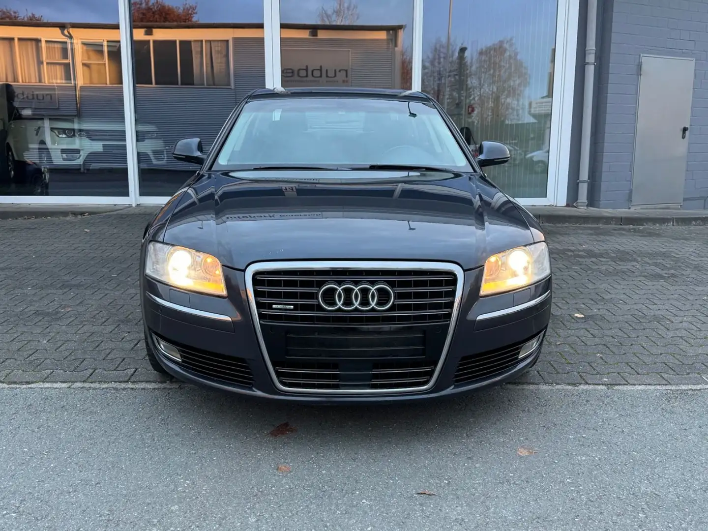 Audi A8 4.2 FSI Quattro aus 2 Hand Šedá - 2