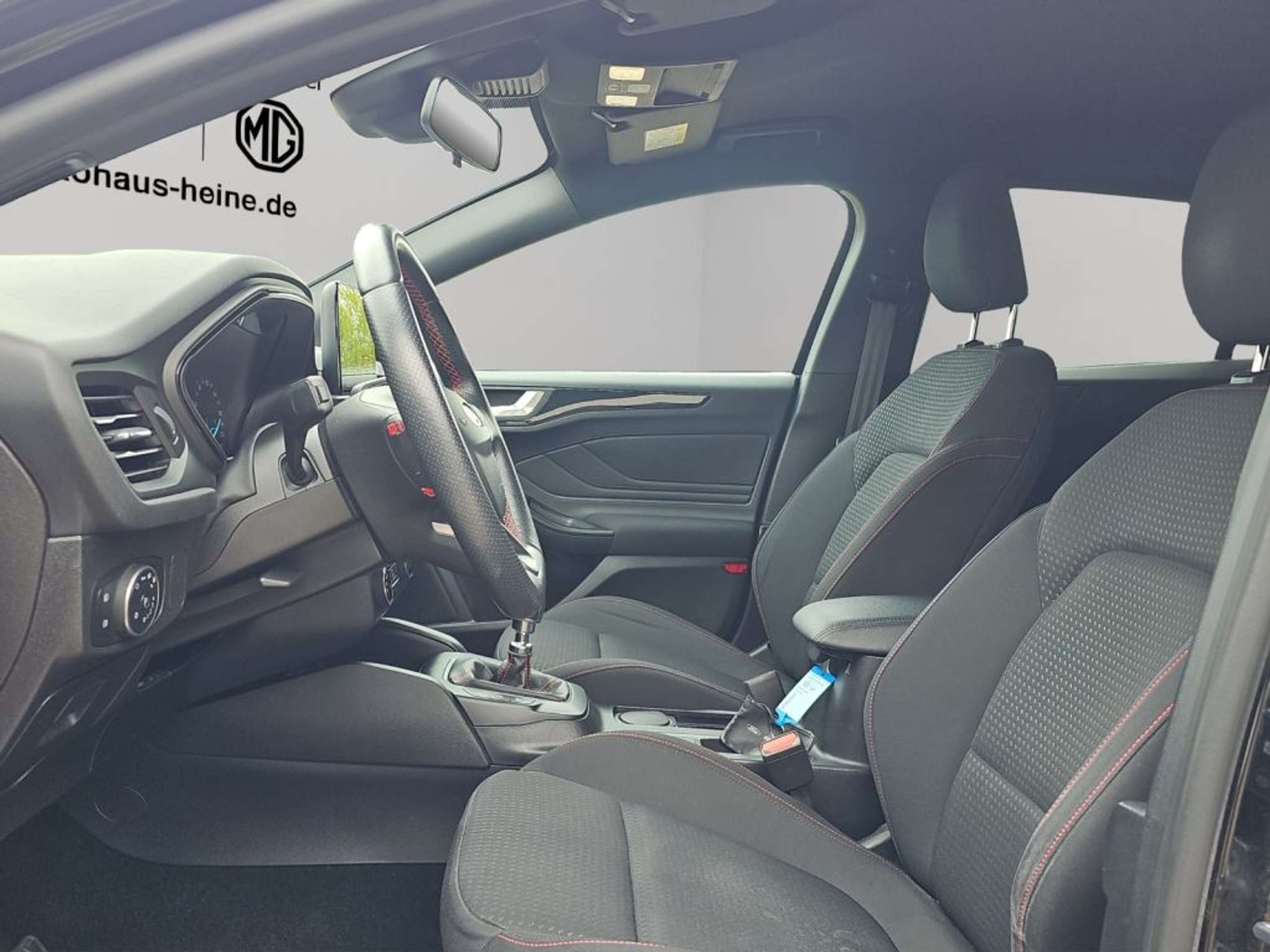 Fahrzeugabbildung Ford Focus Focus Turnier ST-Line 1.5 TDCi *DPF *NAVI - mit KI generiert/bearbeitet