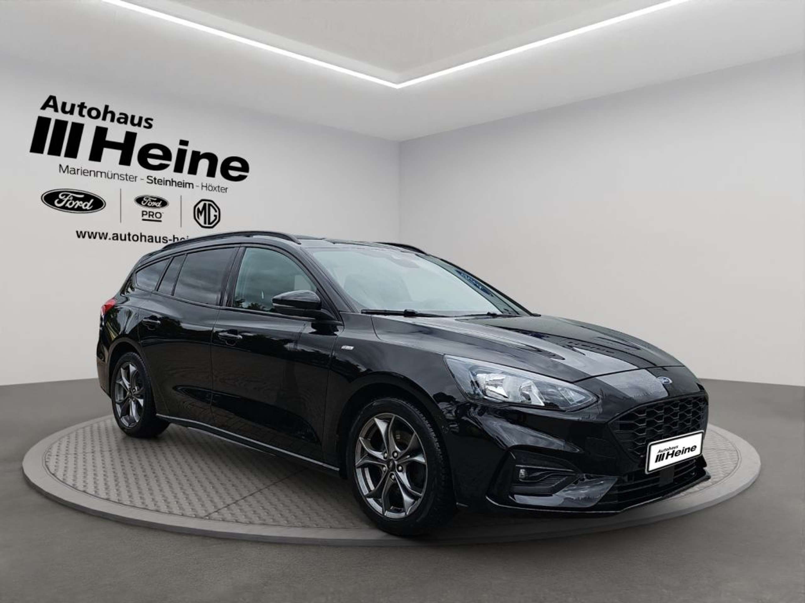 Fahrzeugabbildung Ford Focus Focus Turnier ST-Line 1.5 TDCi *DPF *NAVI - mit KI generiert/bearbeitet
