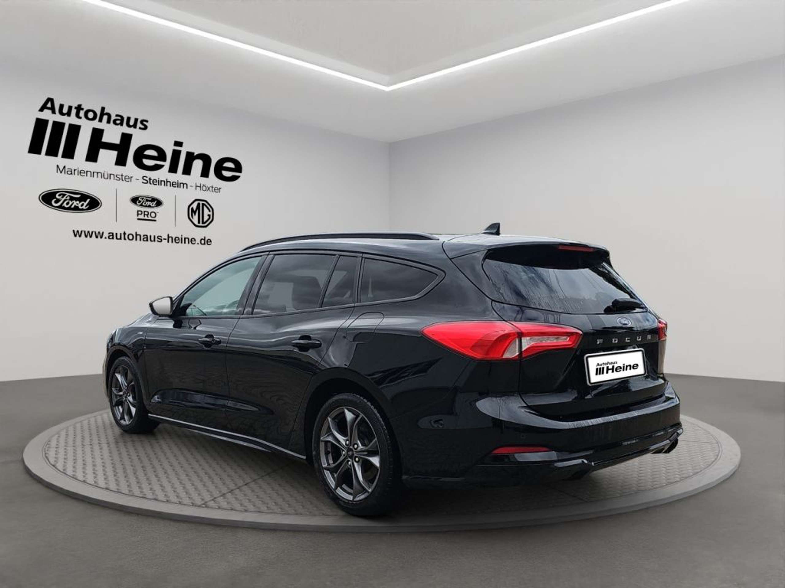 Fahrzeugabbildung Ford Focus Focus Turnier ST-Line 1.5 TDCi *DPF *NAVI - mit KI generiert/bearbeitet