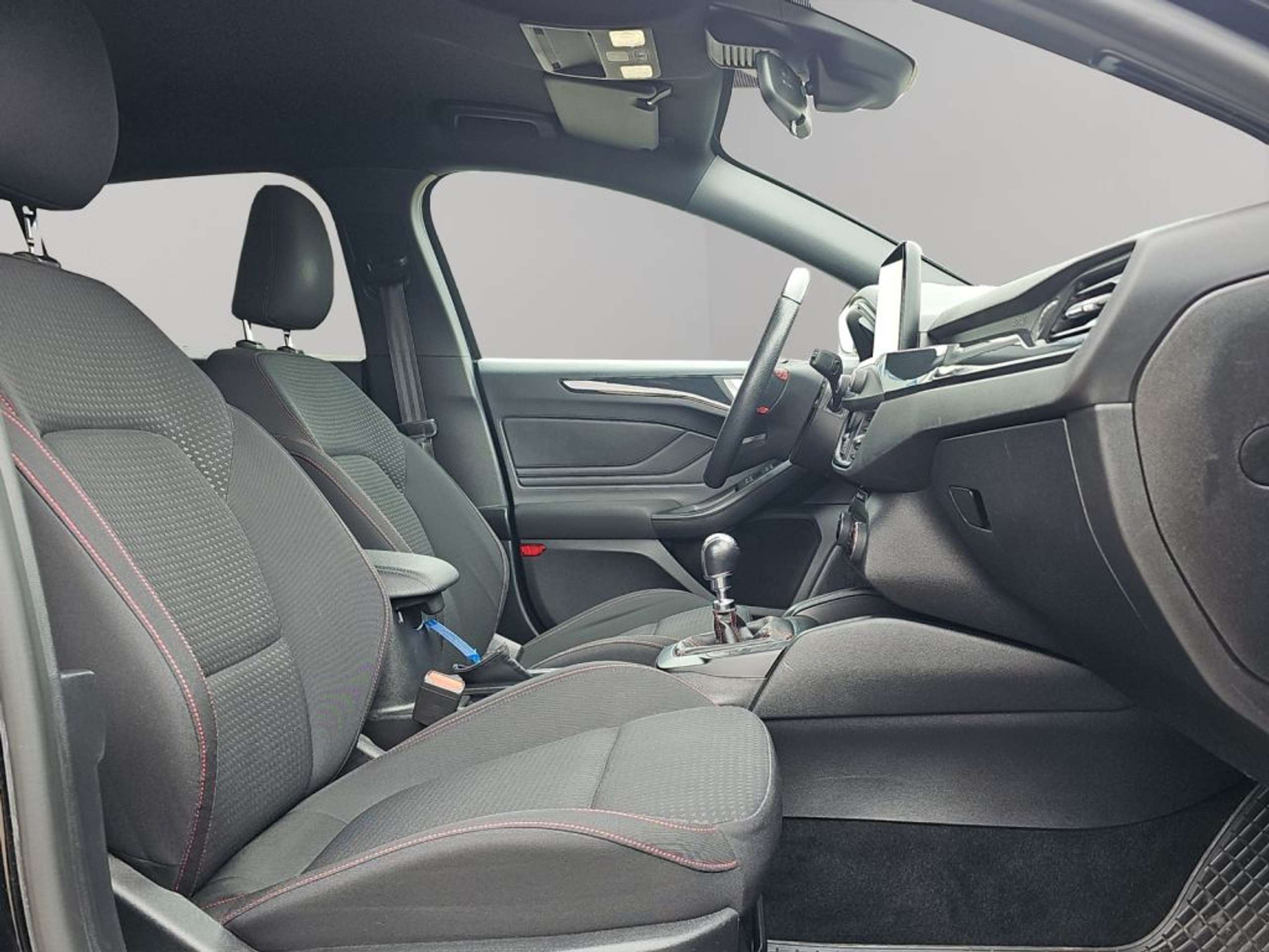 Fahrzeugabbildung Ford Focus Focus Turnier ST-Line 1.5 TDCi *DPF *NAVI - mit KI generiert/bearbeitet