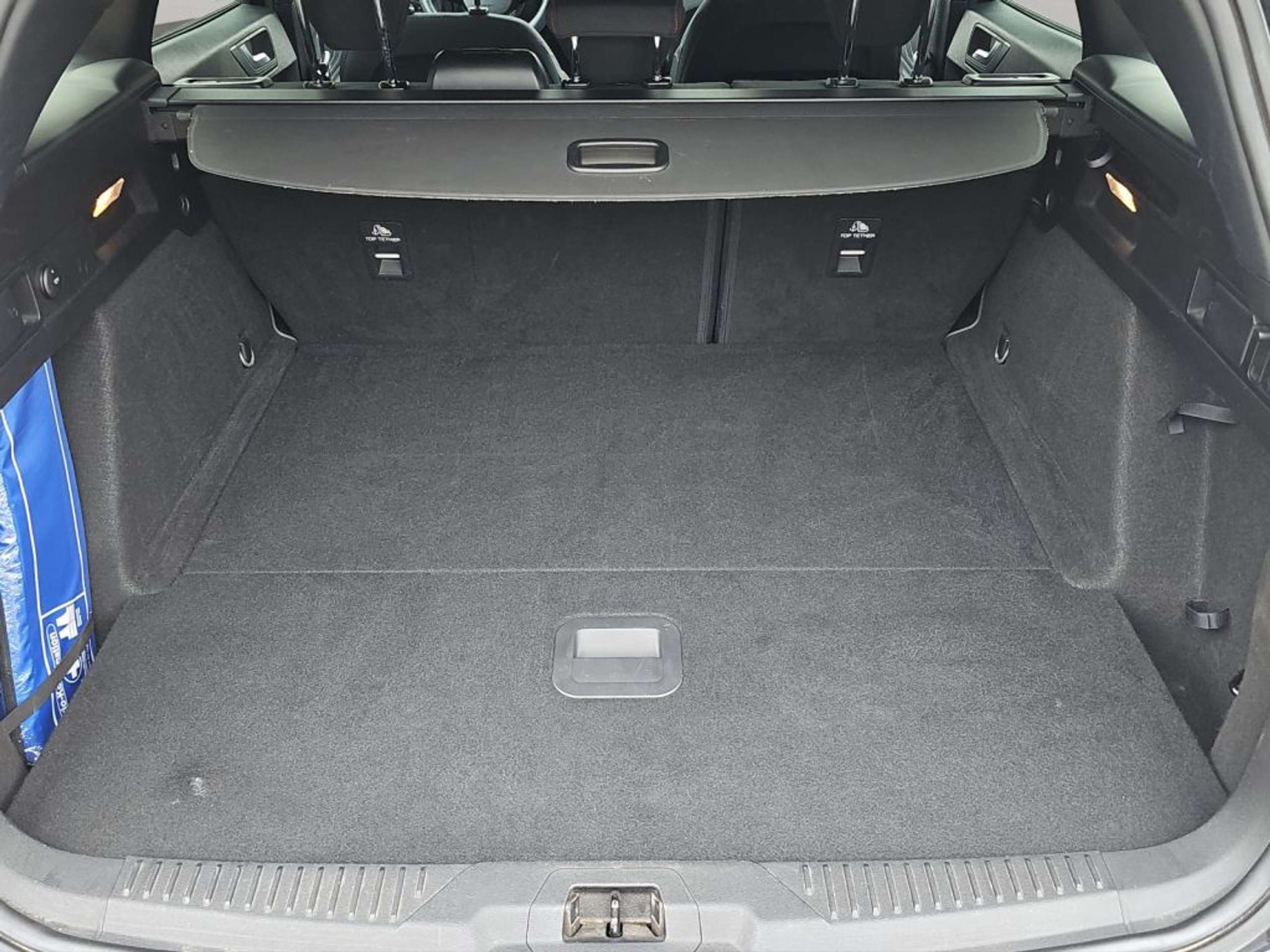 Fahrzeugabbildung Ford Focus Focus Turnier ST-Line 1.5 TDCi *DPF *NAVI - mit KI generiert/bearbeitet