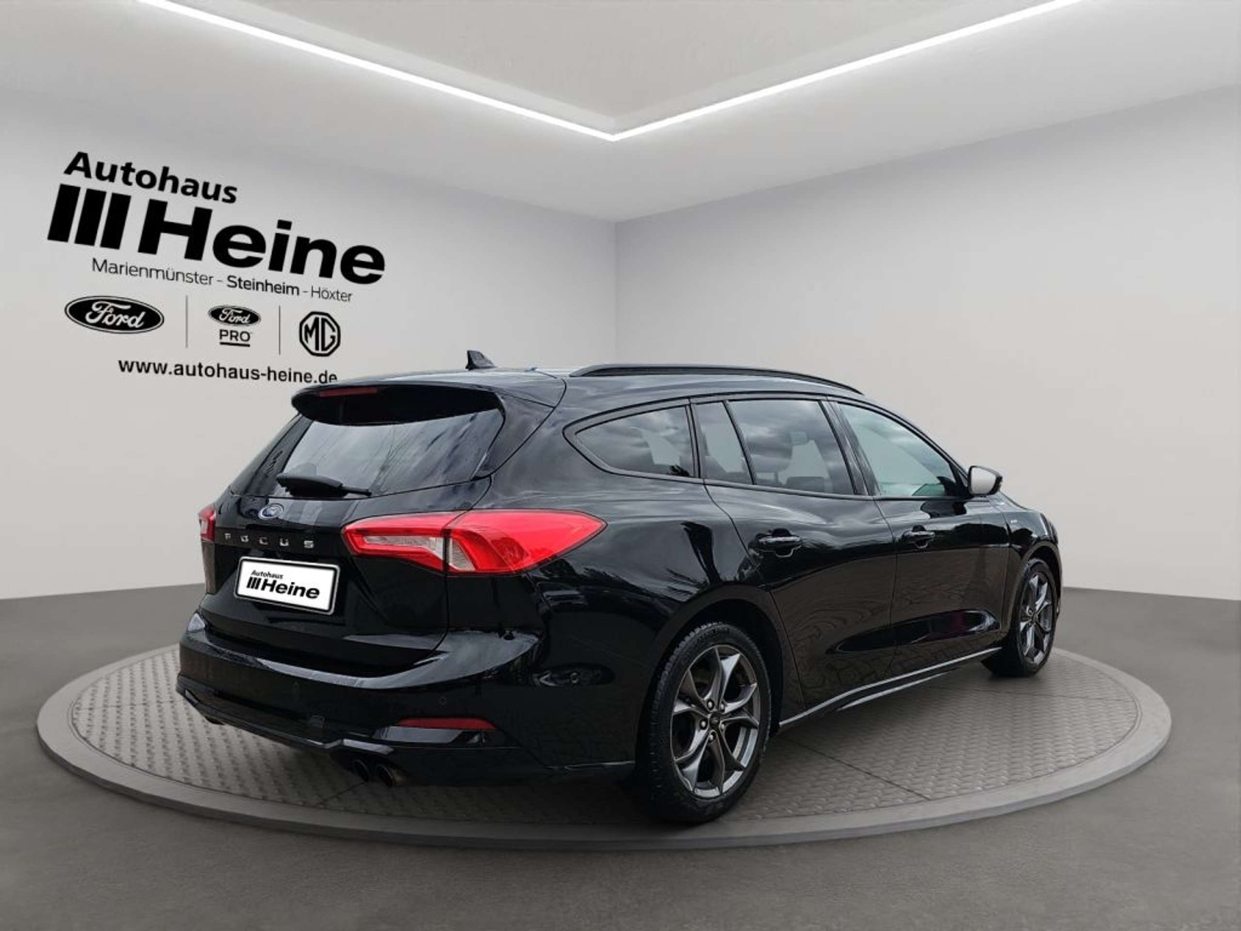 Fahrzeugabbildung Ford Focus Focus Turnier ST-Line 1.5 TDCi *DPF *NAVI - mit KI generiert/bearbeitet