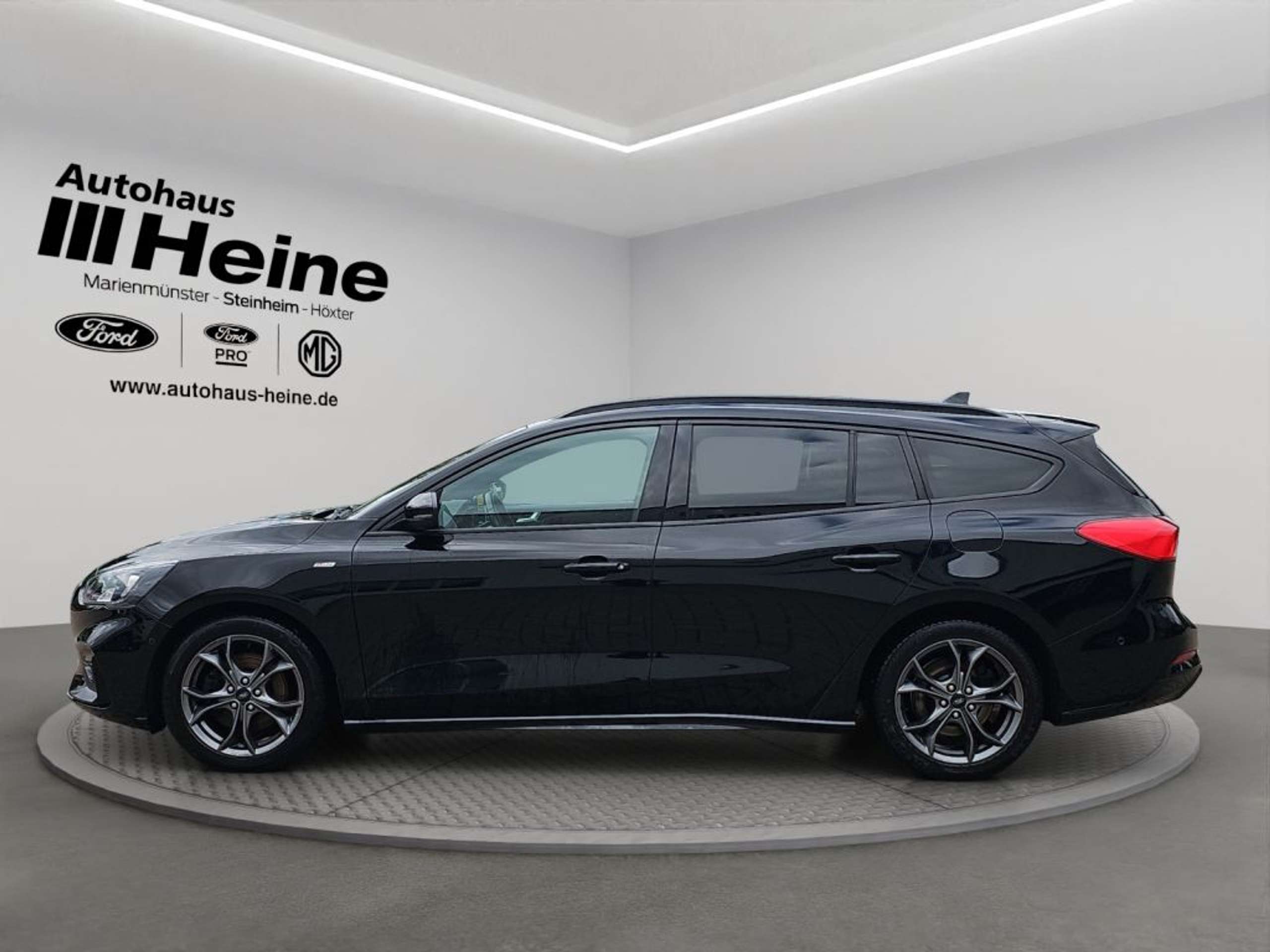 Fahrzeugabbildung Ford Focus Focus Turnier ST-Line 1.5 TDCi *DPF *NAVI - mit KI generiert/bearbeitet