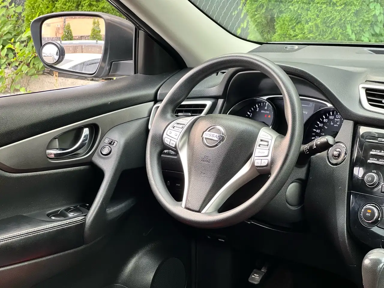 Nissan Rogue снимка Nissan Rogue