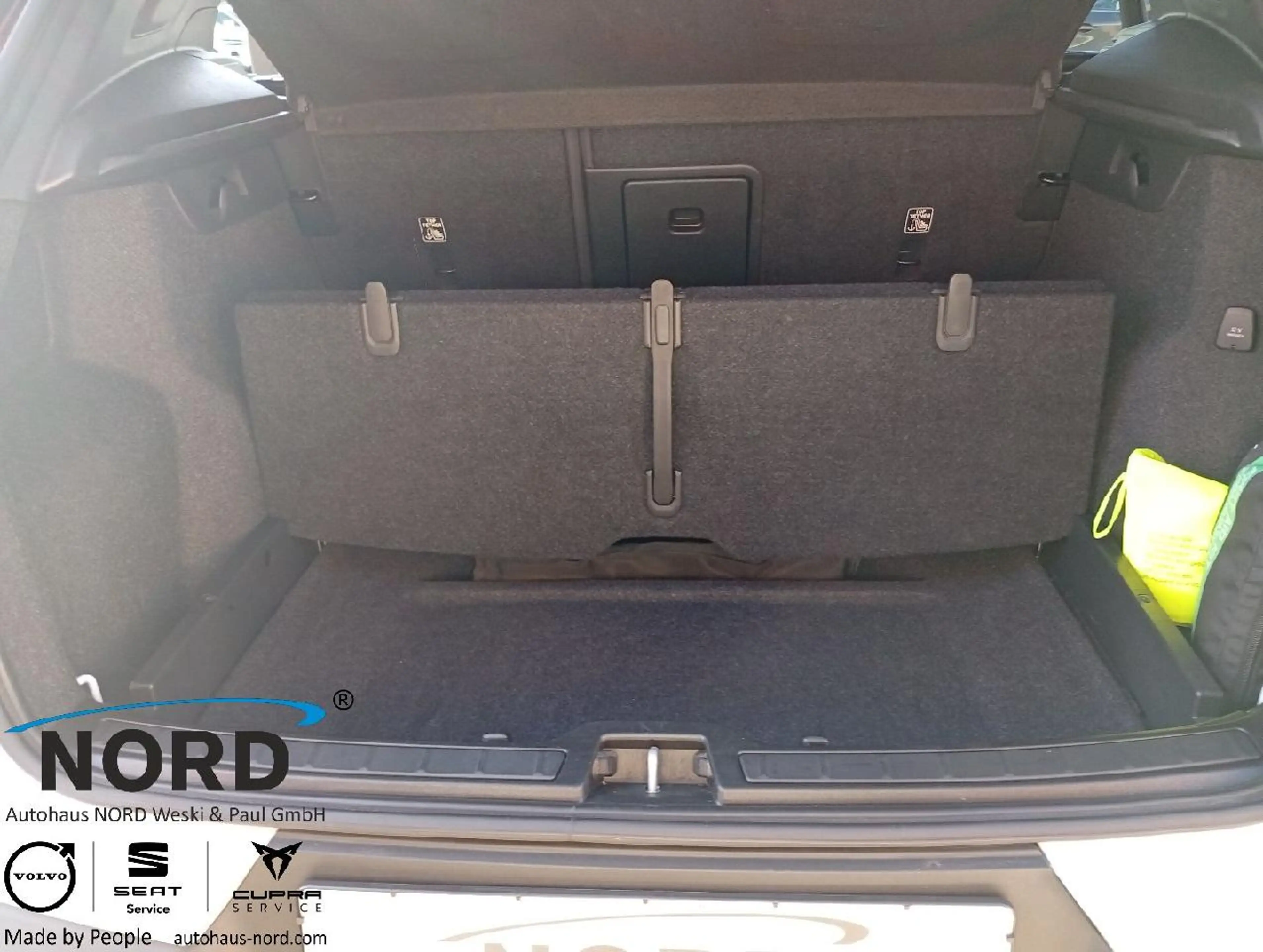 Volvo XC40 B3 Core 2WD/AHK/20Zoll/Blis/ACC — photo 15