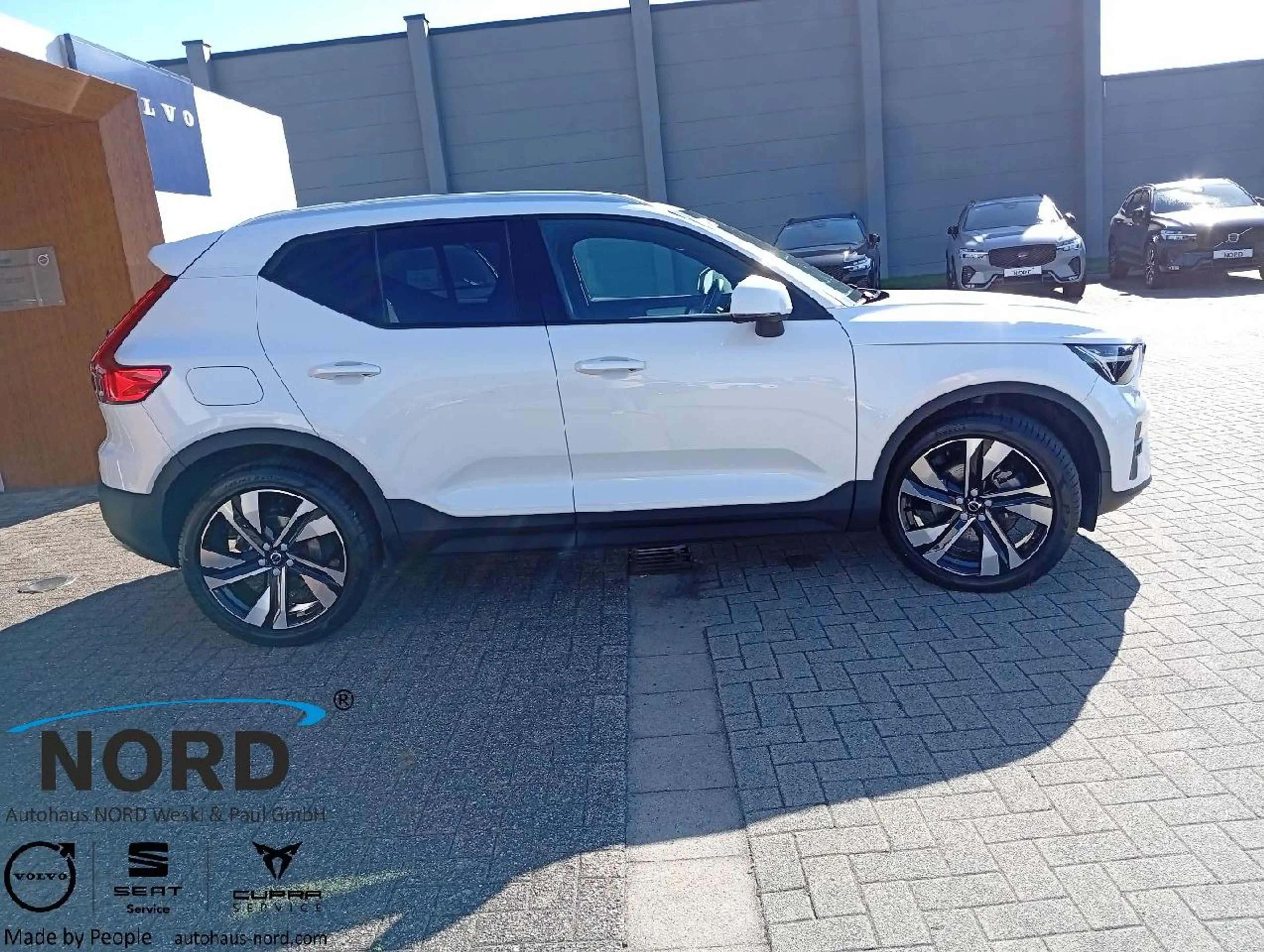 Volvo XC40 B3 Core 2WD/AHK/20Zoll/Blis/ACC — photo 4