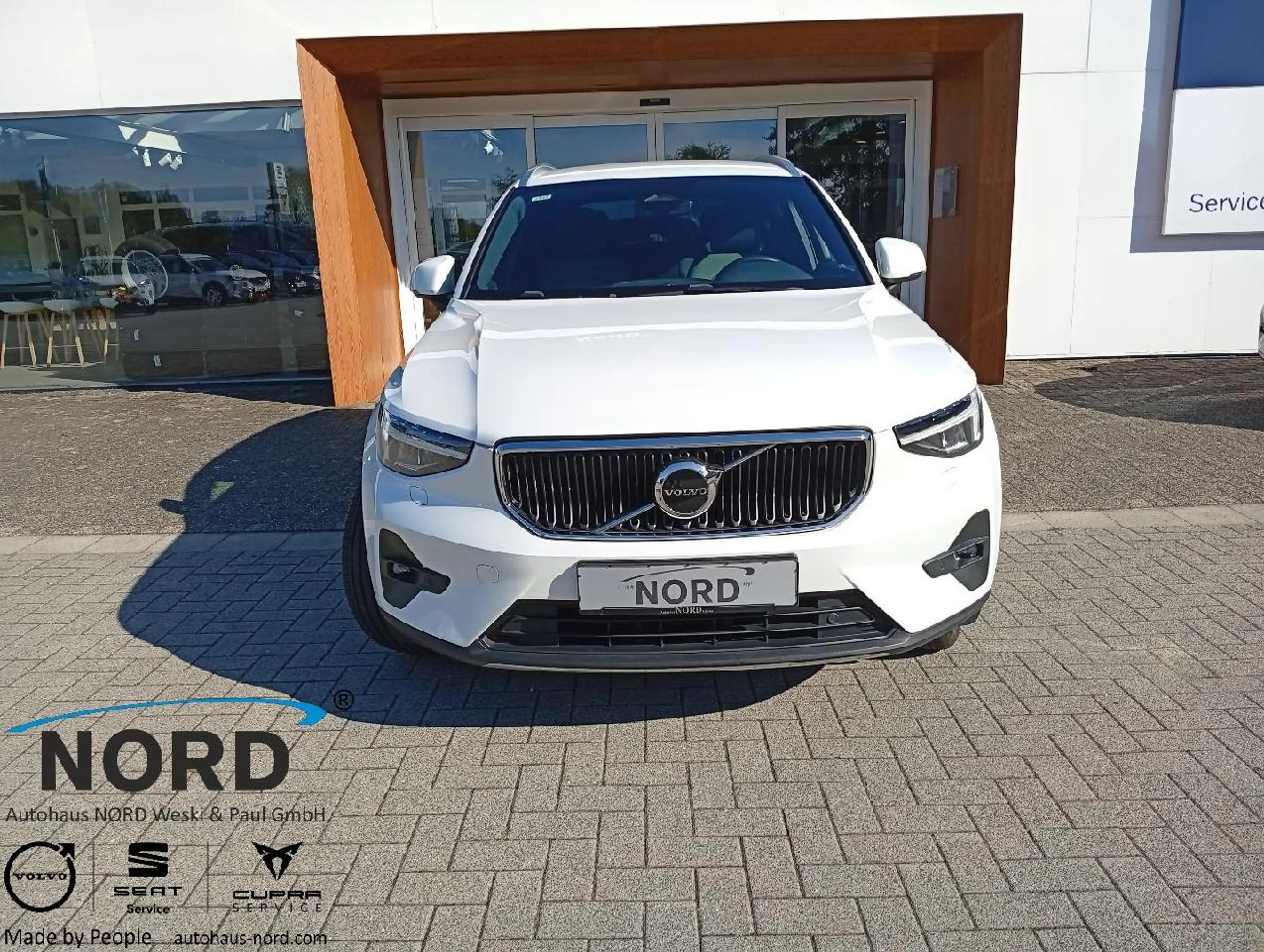 Volvo XC40 B3 Core 2WD/AHK/20Zoll/Blis/ACC — photo 2