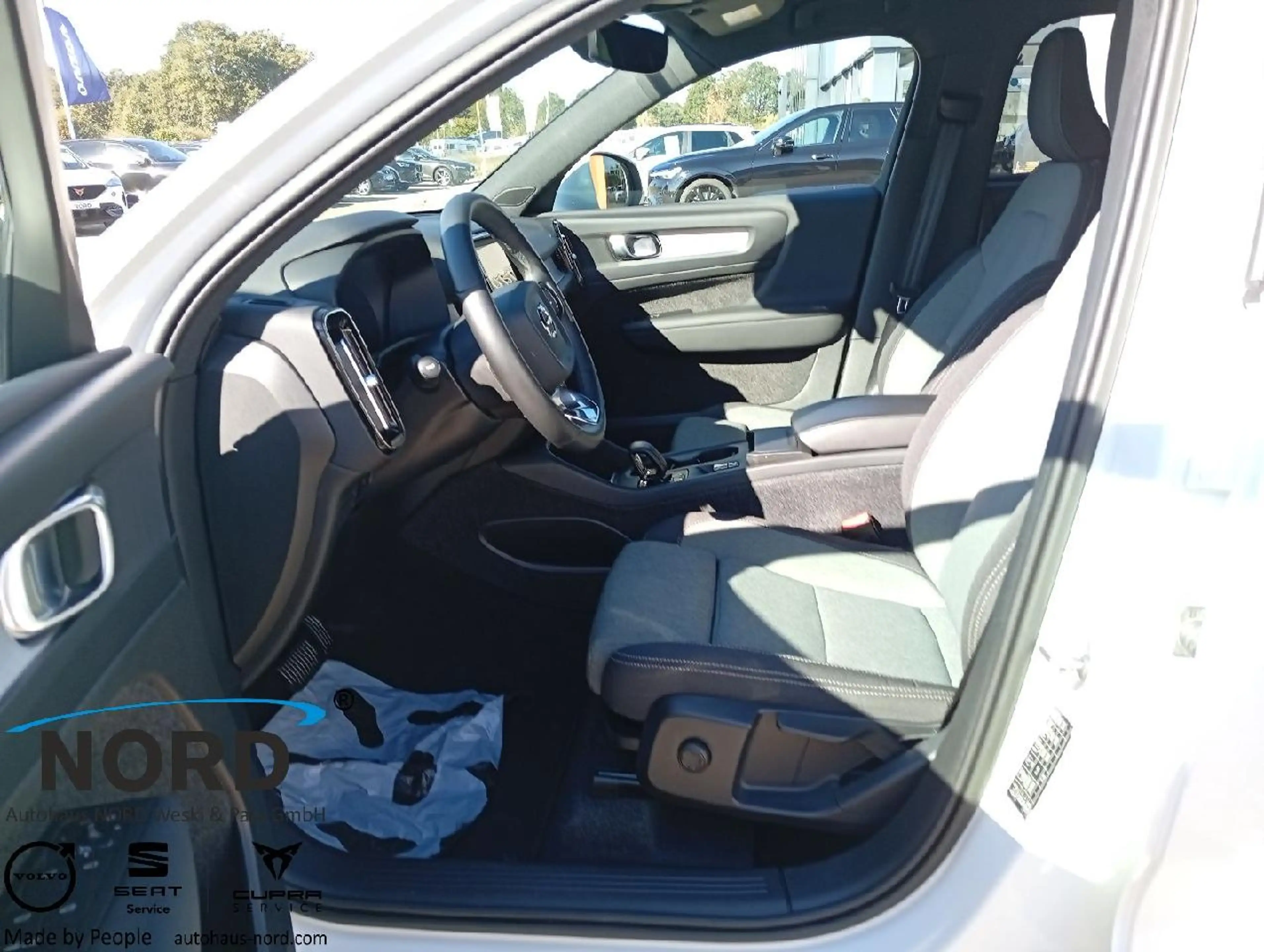 Volvo XC40 B3 Core 2WD/AHK/20Zoll/Blis/ACC — photo 12