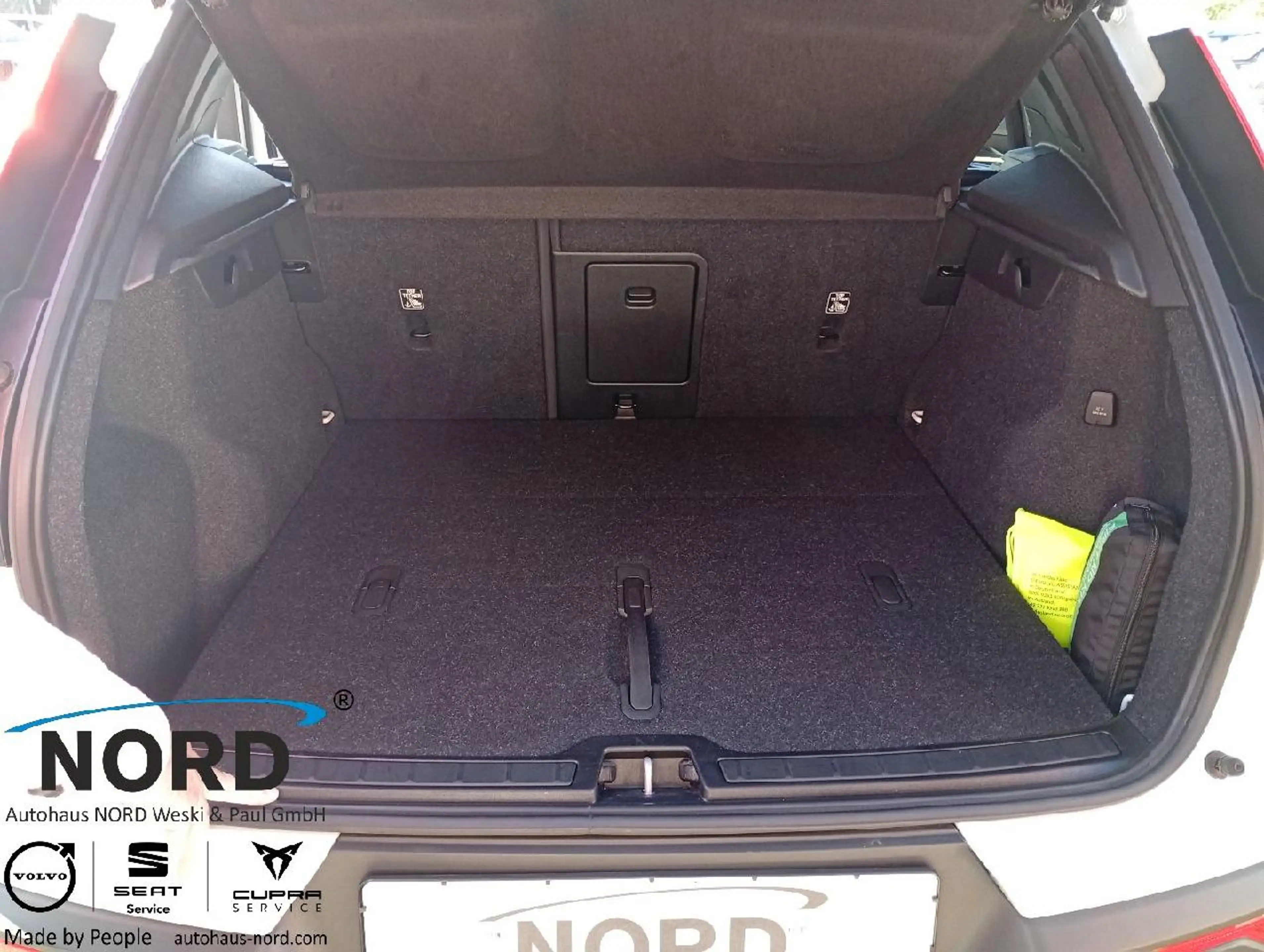 Volvo XC40 B3 Core 2WD/AHK/20Zoll/Blis/ACC — photo 14