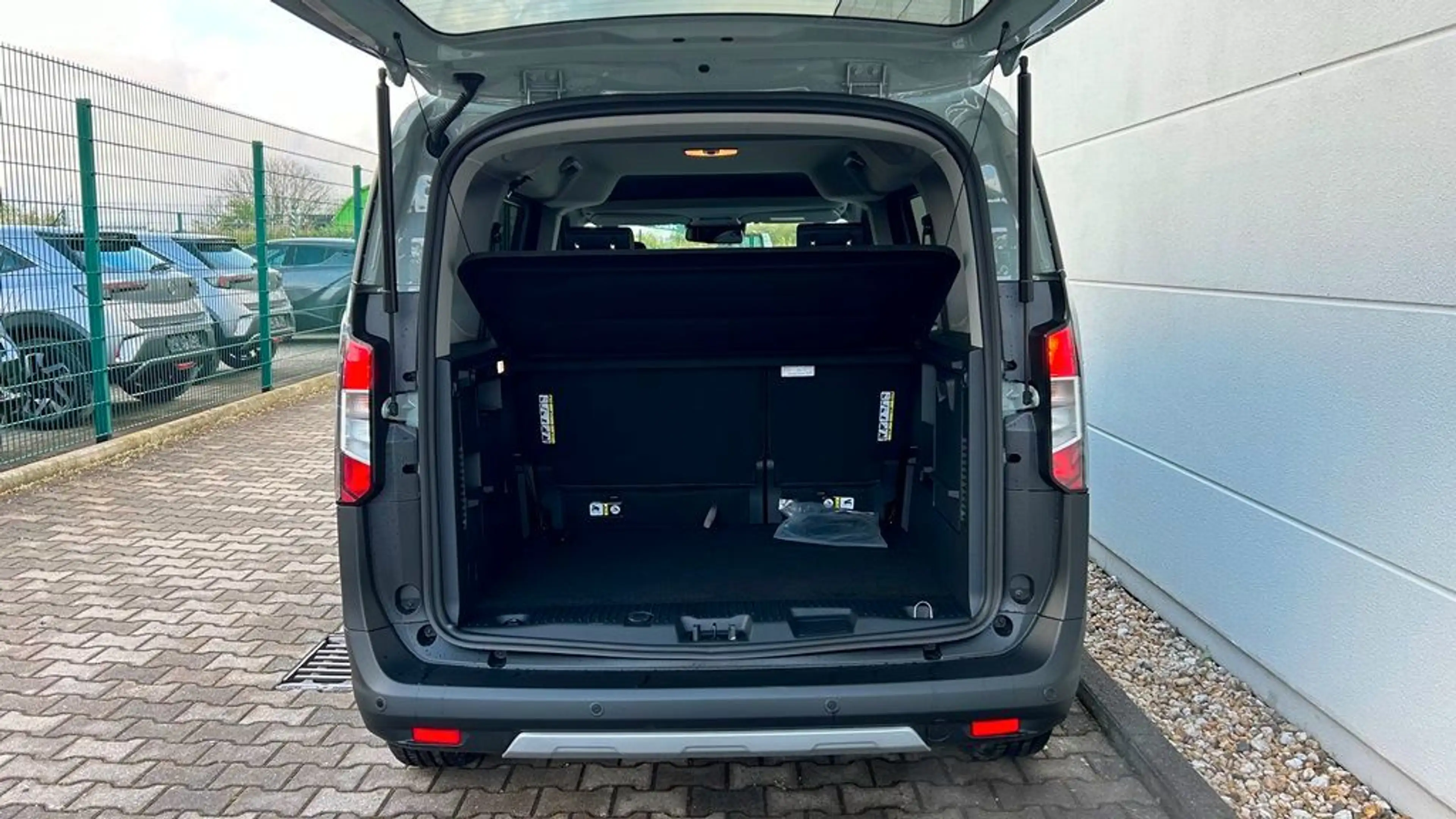 Ford Tourneo Courier 1.0 EB Active Navi*ACC*Kamera — photo 6