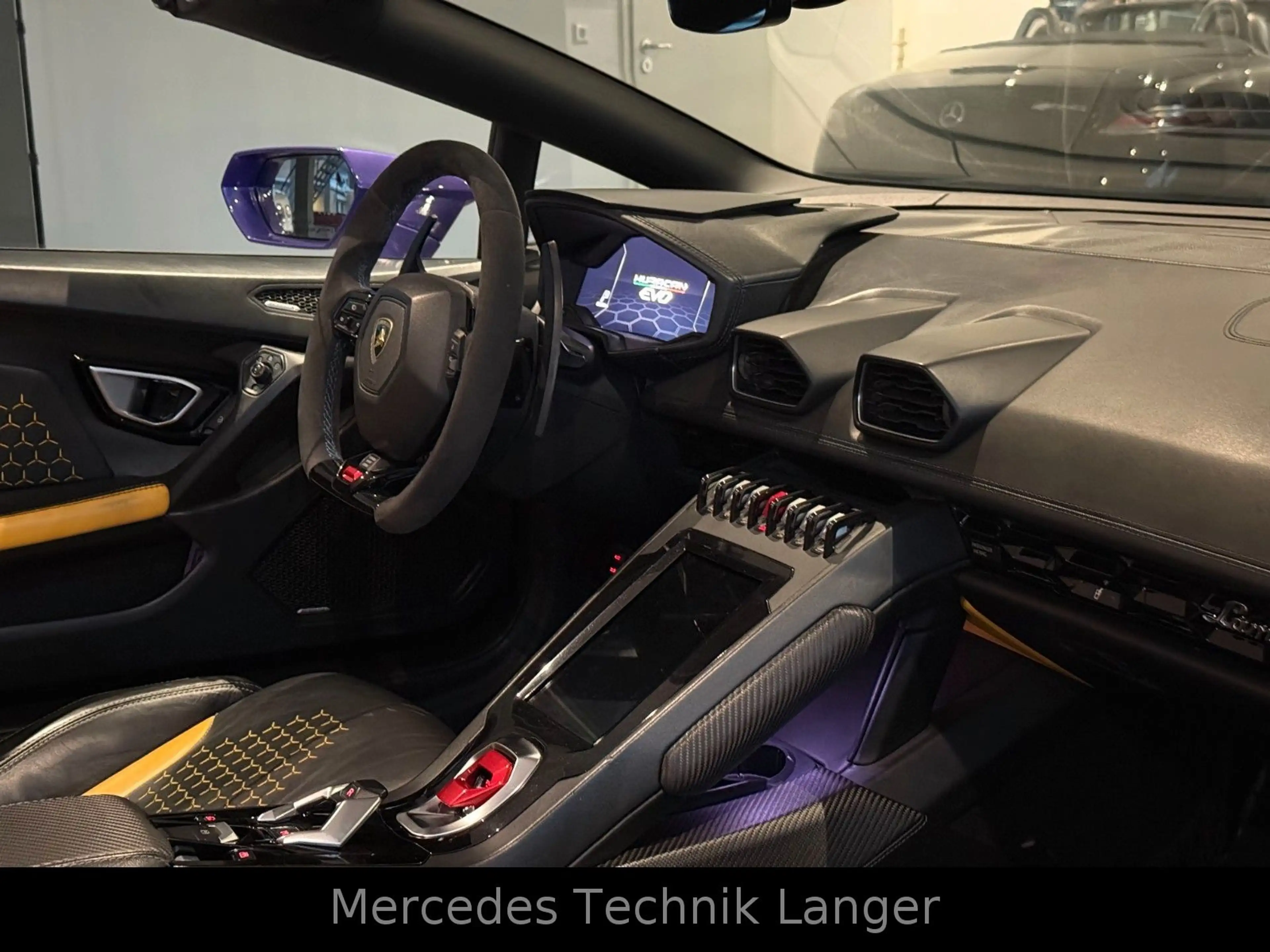 Lamborghini Huracán EVO Spyder LP640 AWD LIFT — photo 13