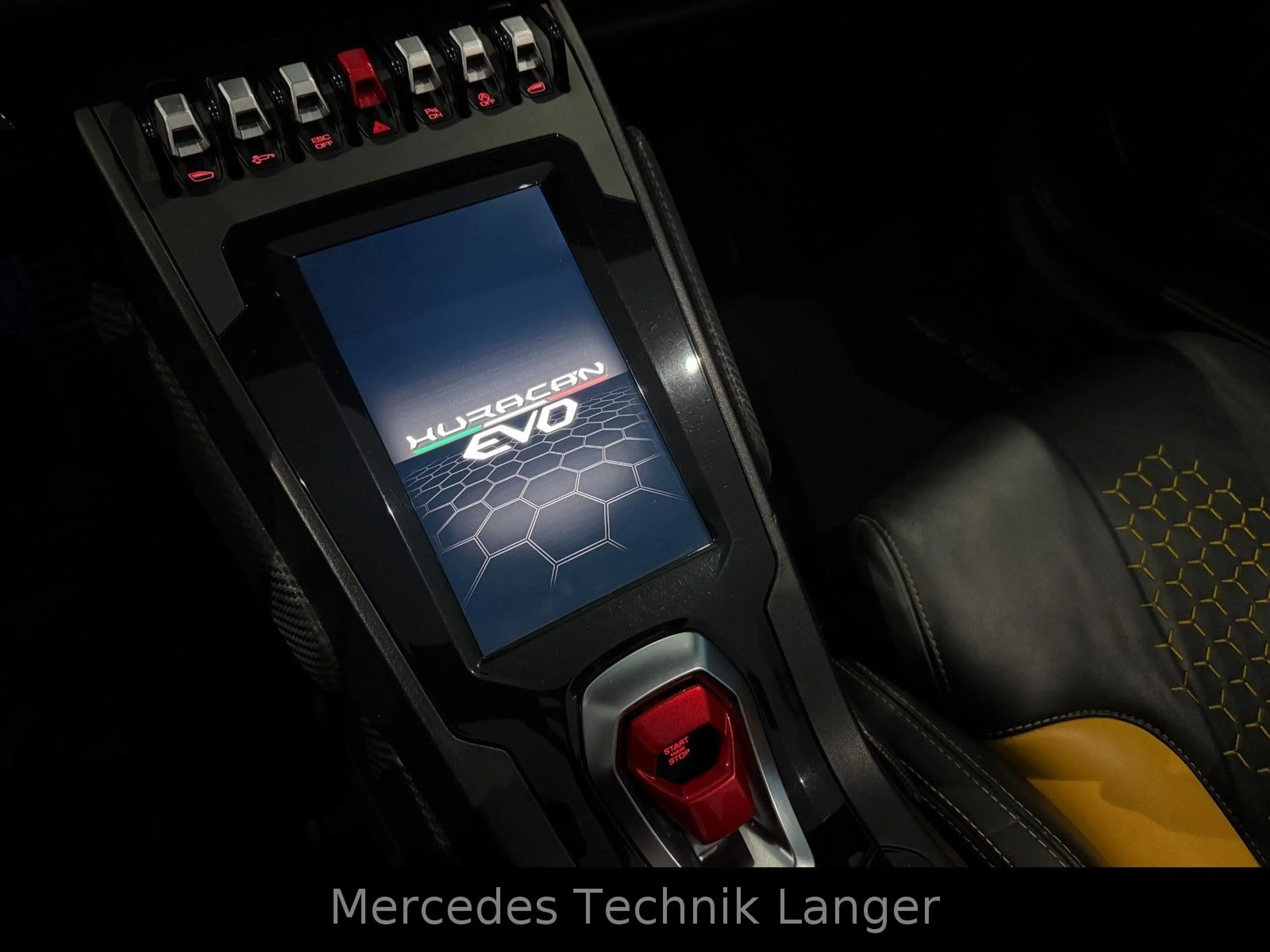 Lamborghini Huracán EVO Spyder LP640 AWD LIFT — photo 14