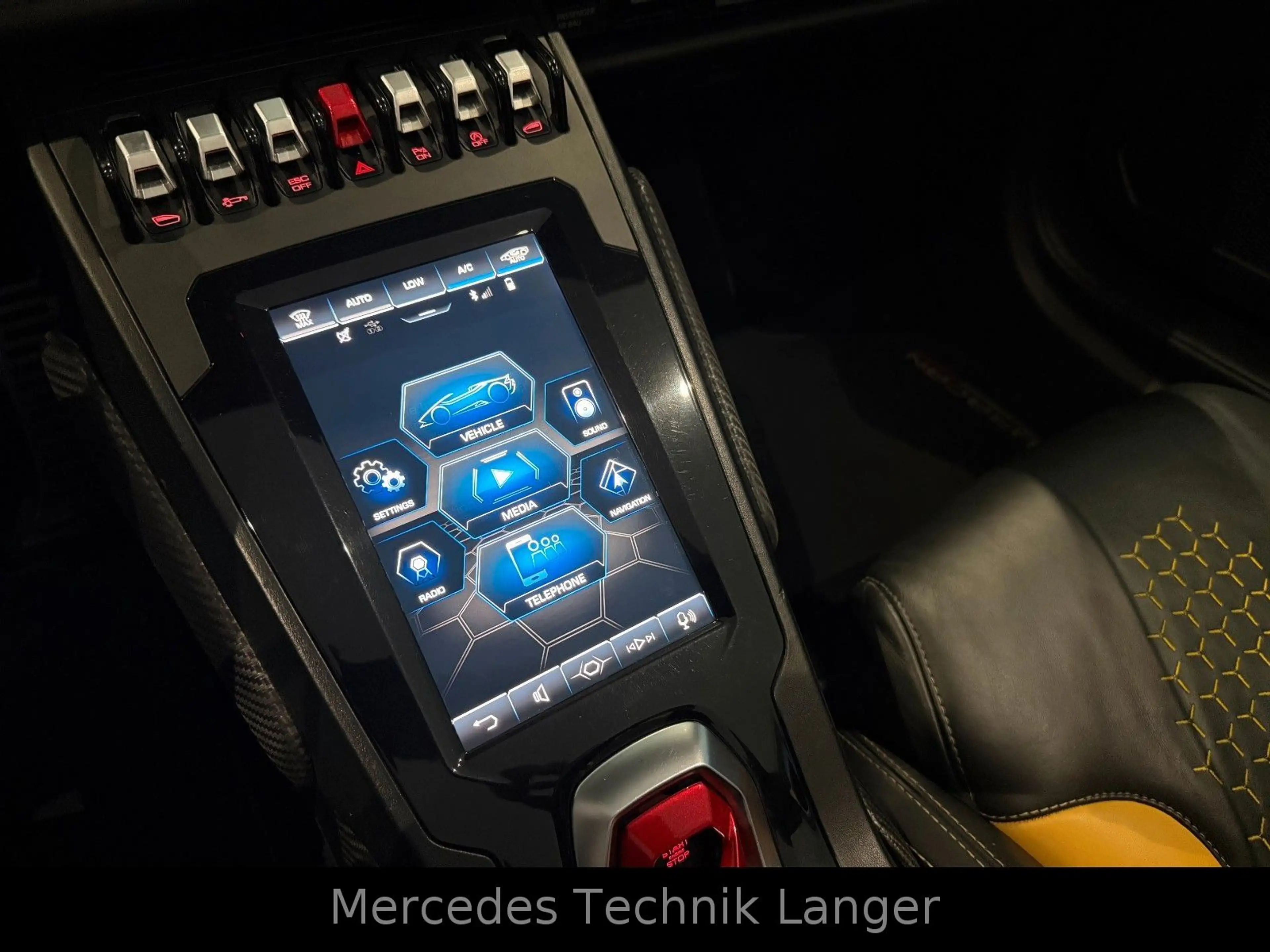 Lamborghini Huracán EVO Spyder LP640 AWD LIFT — photo 15