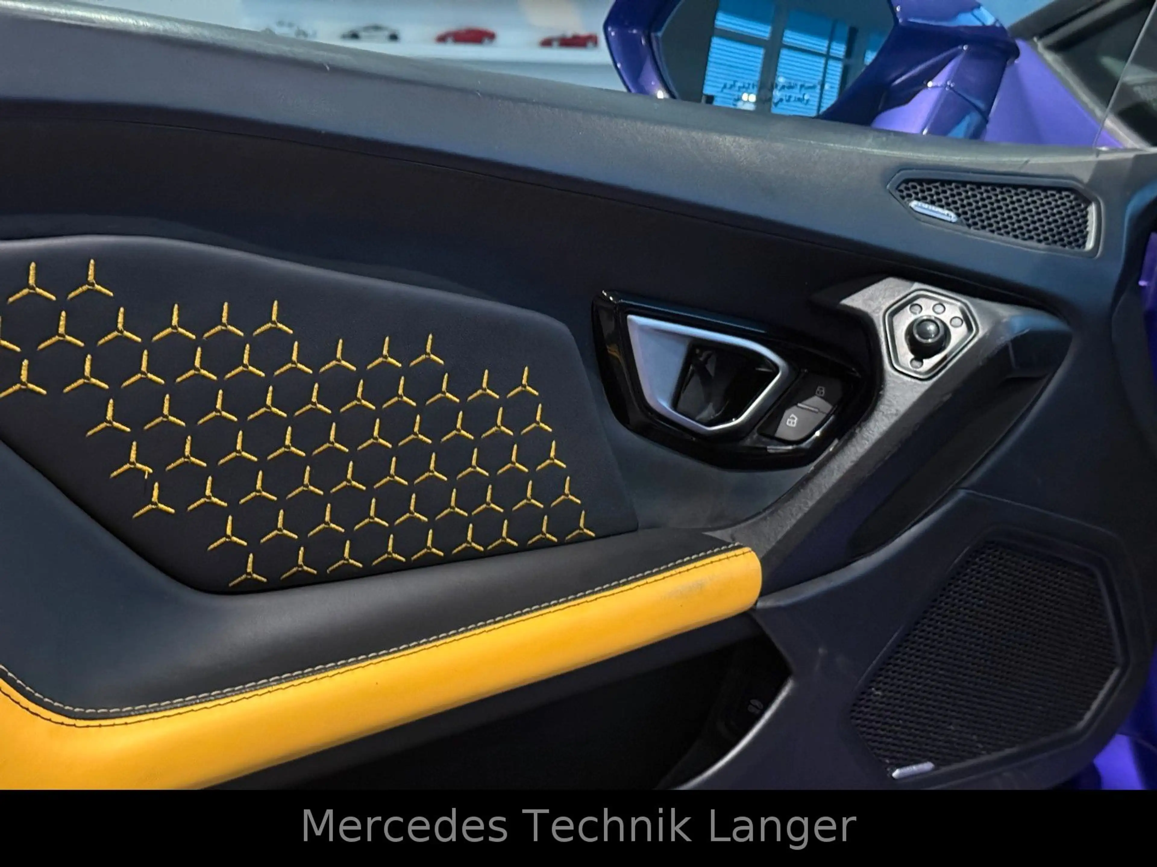 Lamborghini Huracán EVO Spyder LP640 AWD LIFT — photo 11
