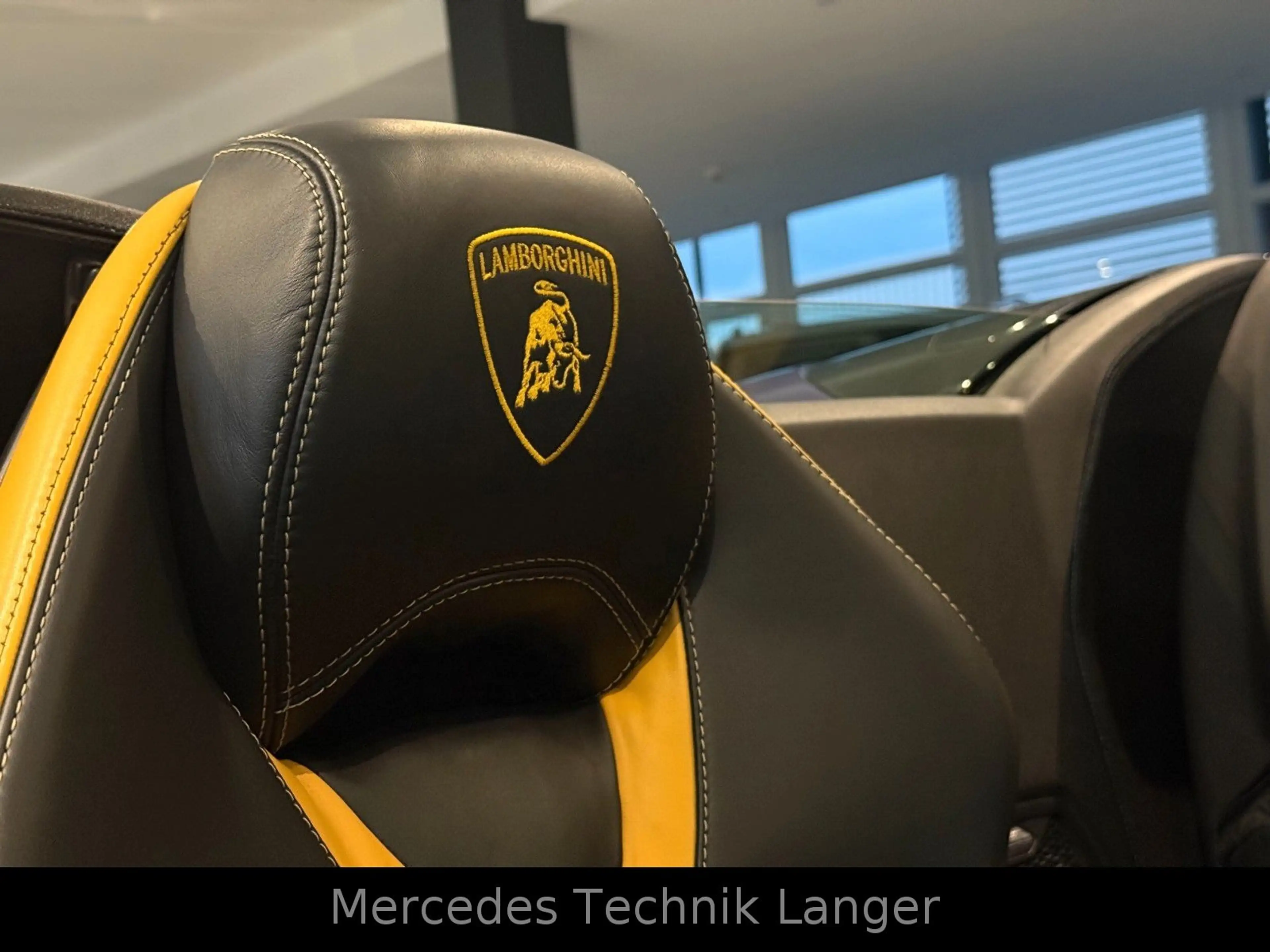 Lamborghini Huracán EVO Spyder LP640 AWD LIFT — photo 12