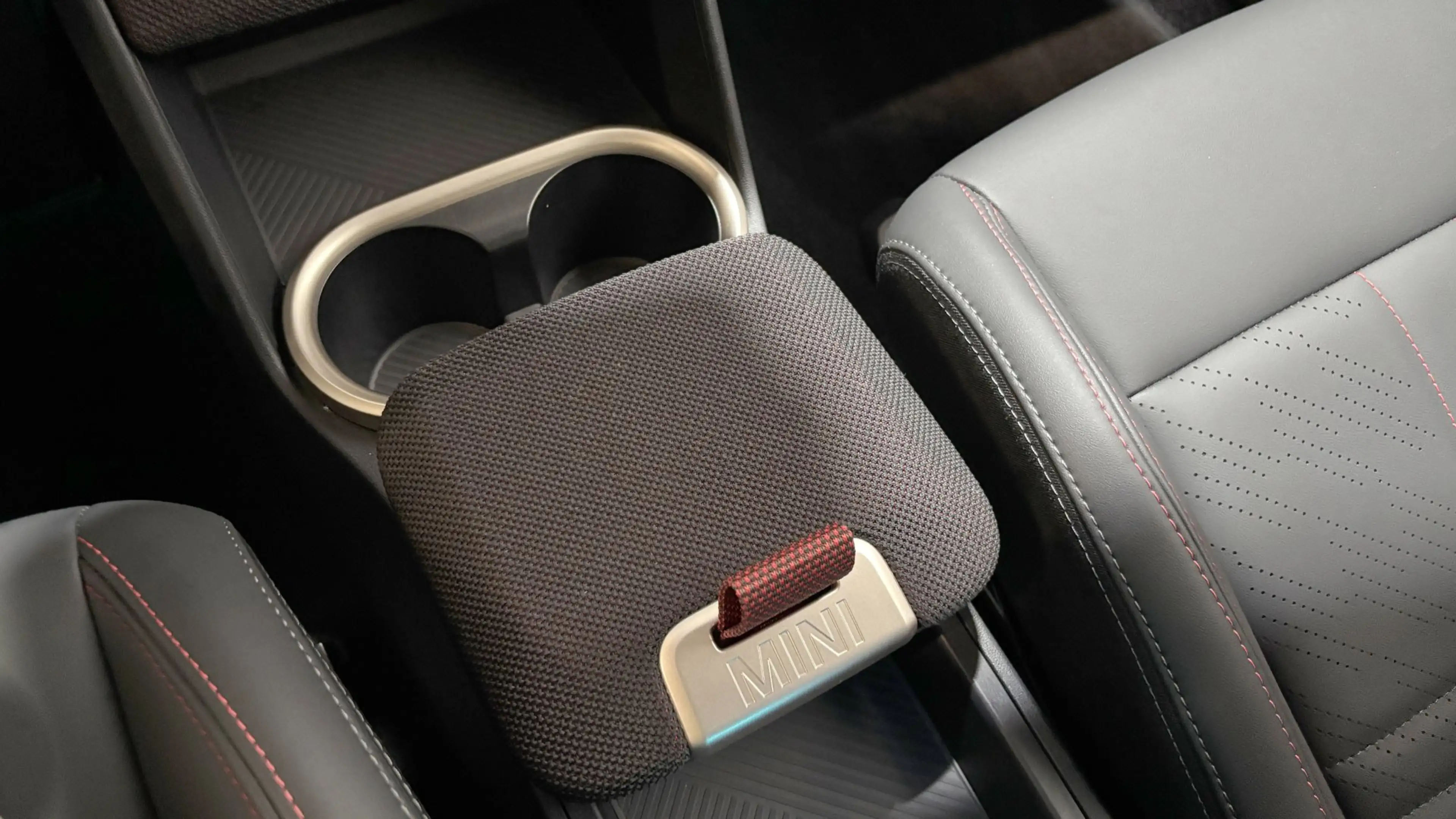 MINI Countryman D — photo 11